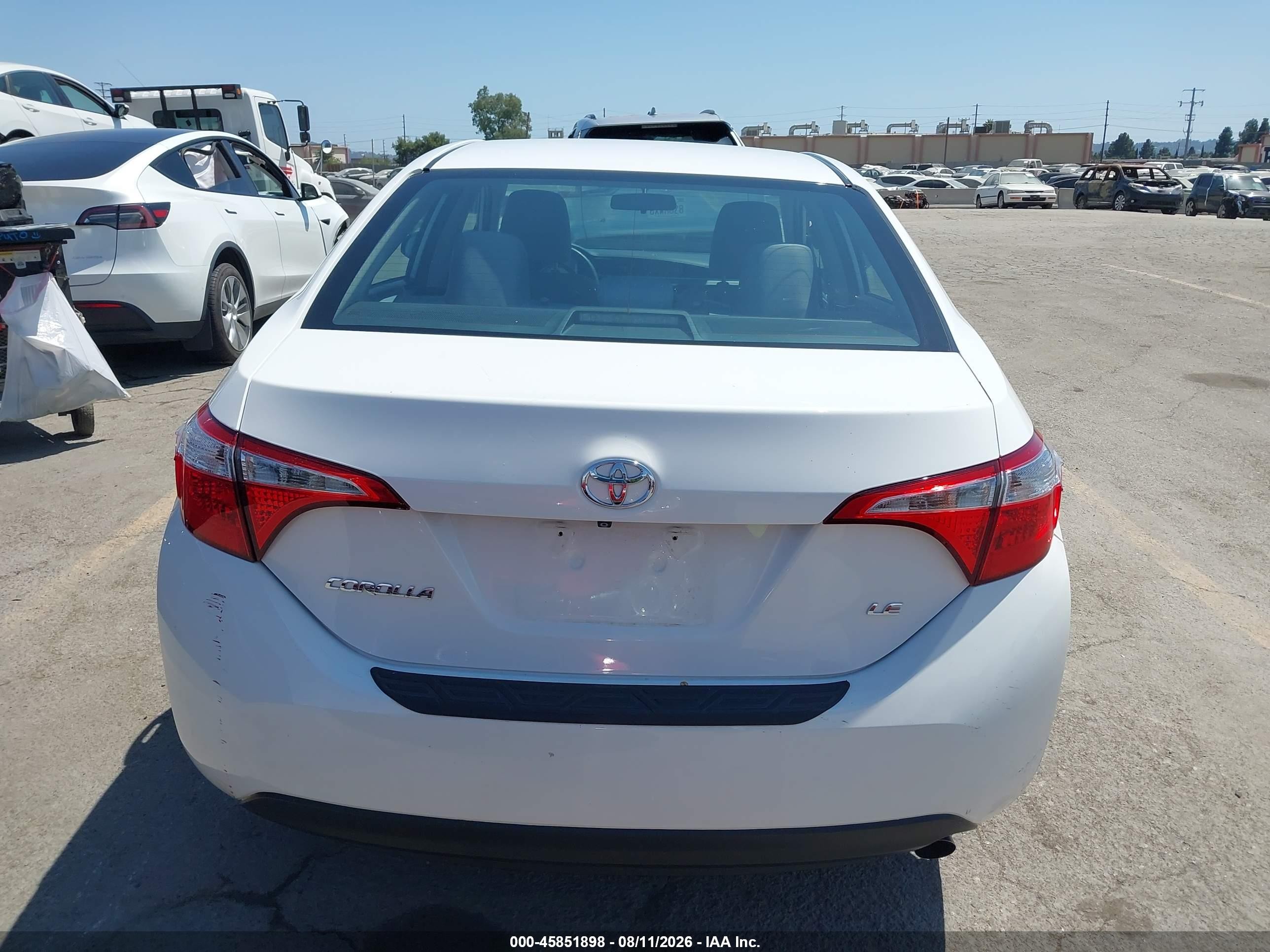 2015 Toyota Corolla Le Plus White vin: 5YFBURHE9FP204392