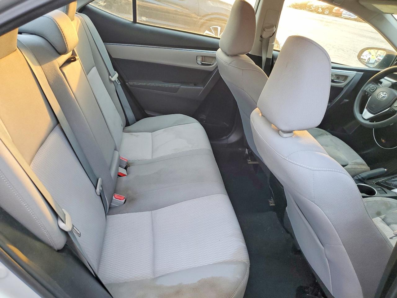 2015 Toyota Corolla Le Silver vin: 5YFBURHE9FP214601