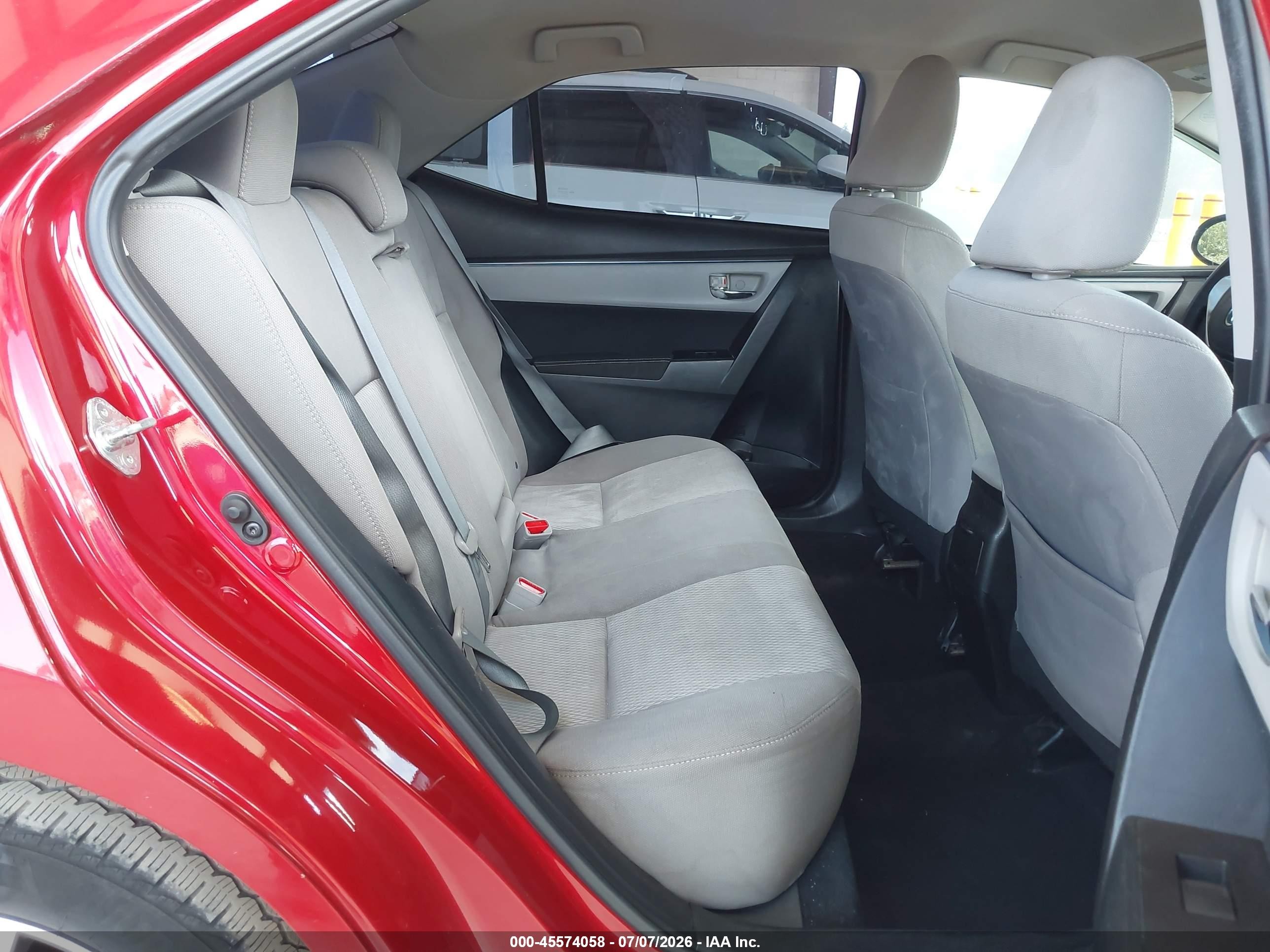 2015 Toyota Corolla Le Plus Red vin: 5YFBURHE9FP218163