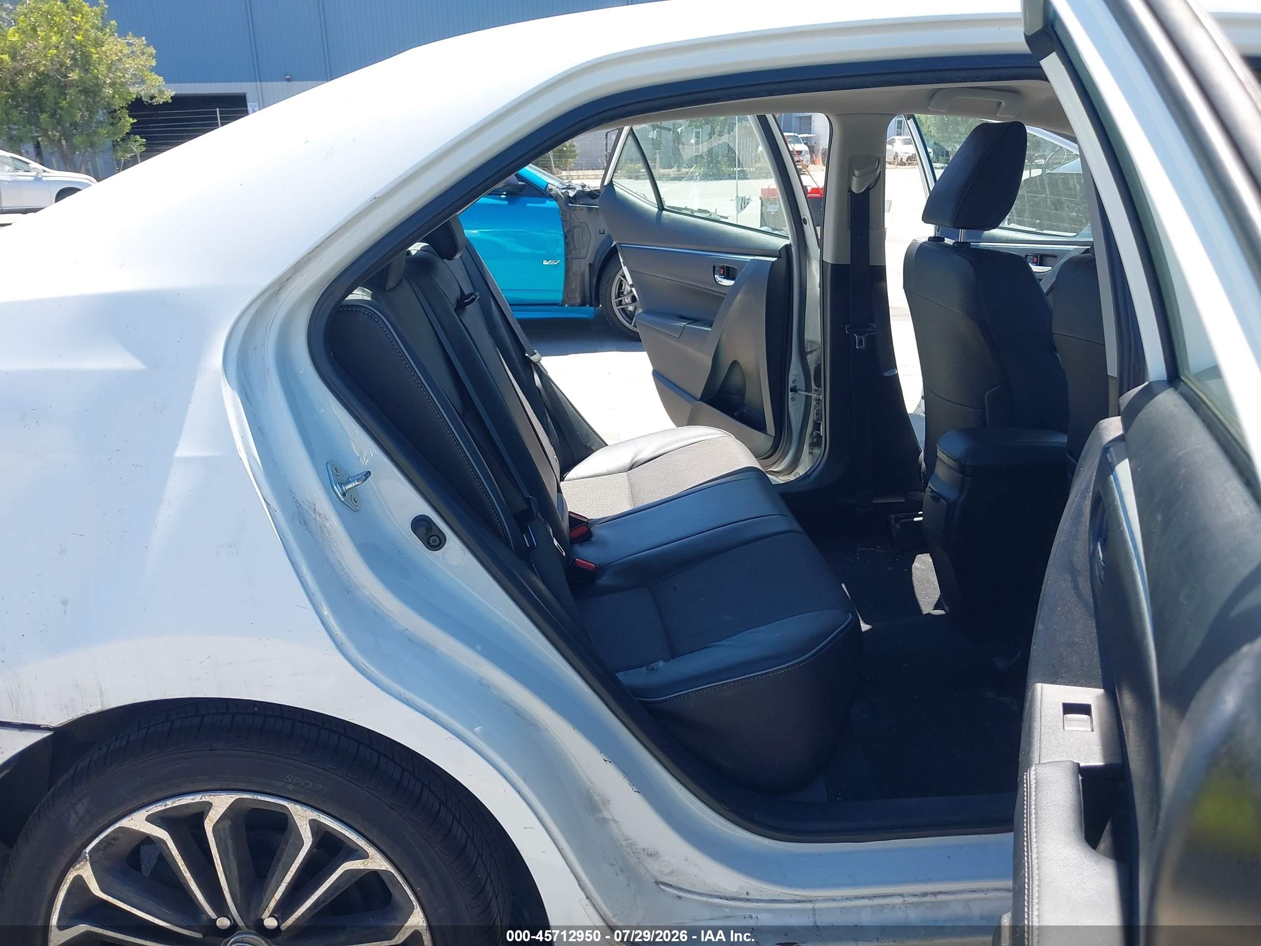 2015 Toyota Corolla S Plus White vin: 5YFBURHE9FP241474