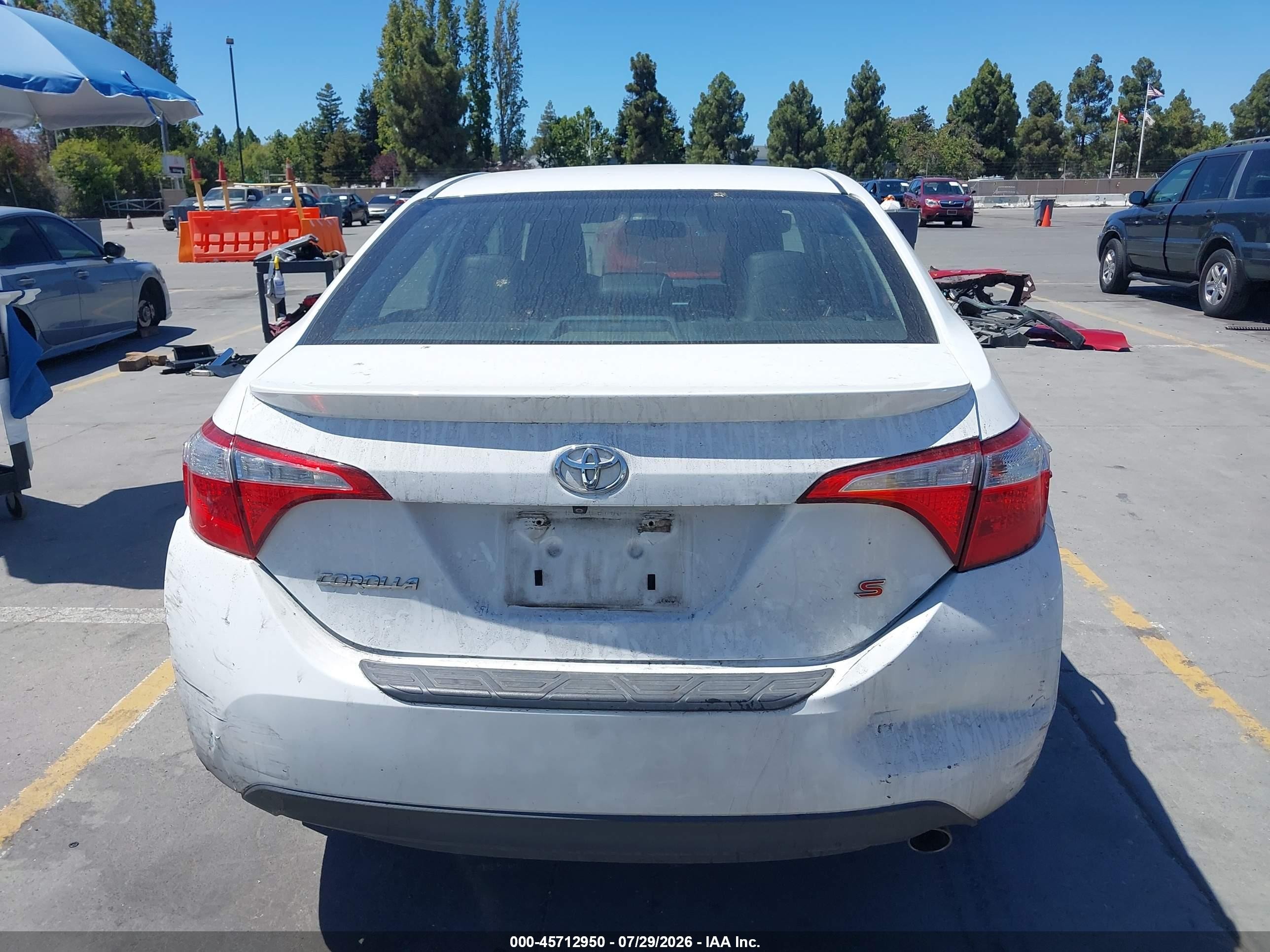 2015 Toyota Corolla S Plus White vin: 5YFBURHE9FP241474