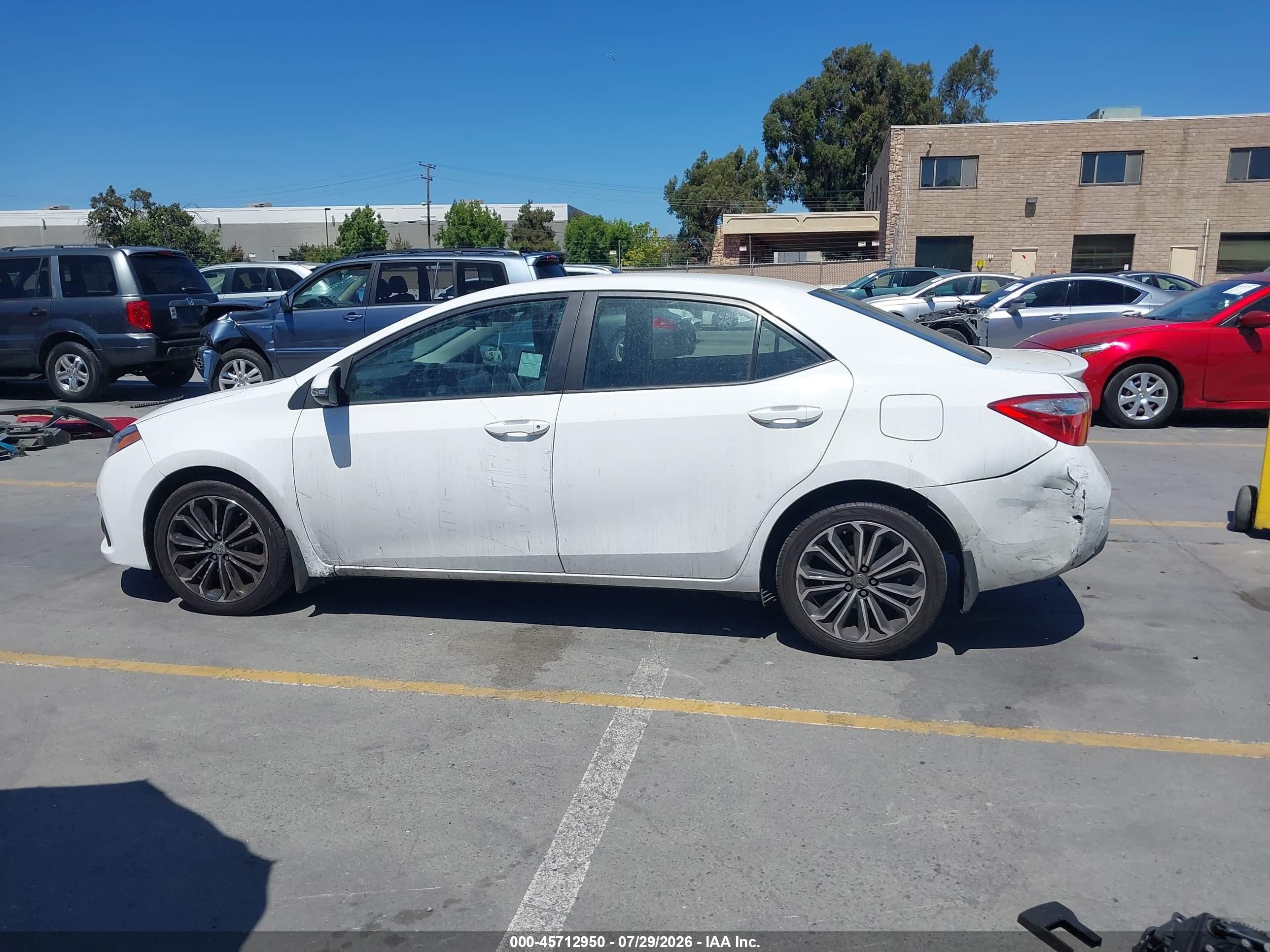 2015 Toyota Corolla S Plus White vin: 5YFBURHE9FP241474