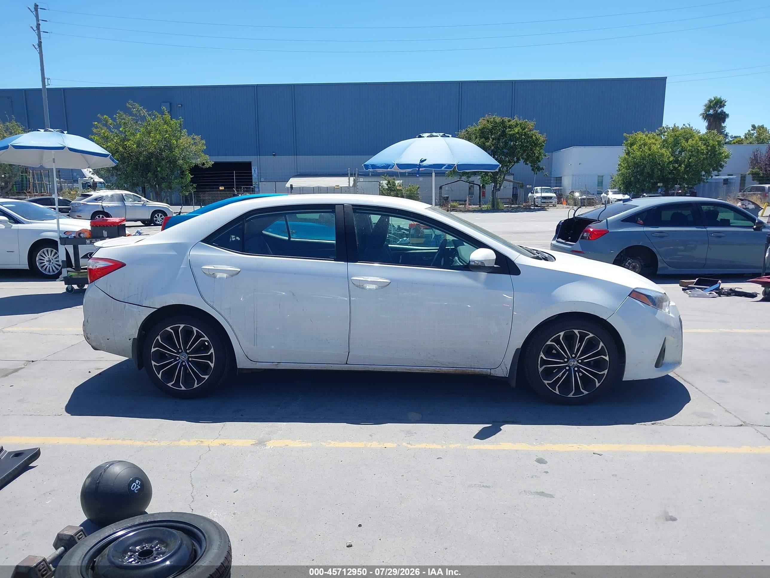 2015 Toyota Corolla S Plus White vin: 5YFBURHE9FP241474