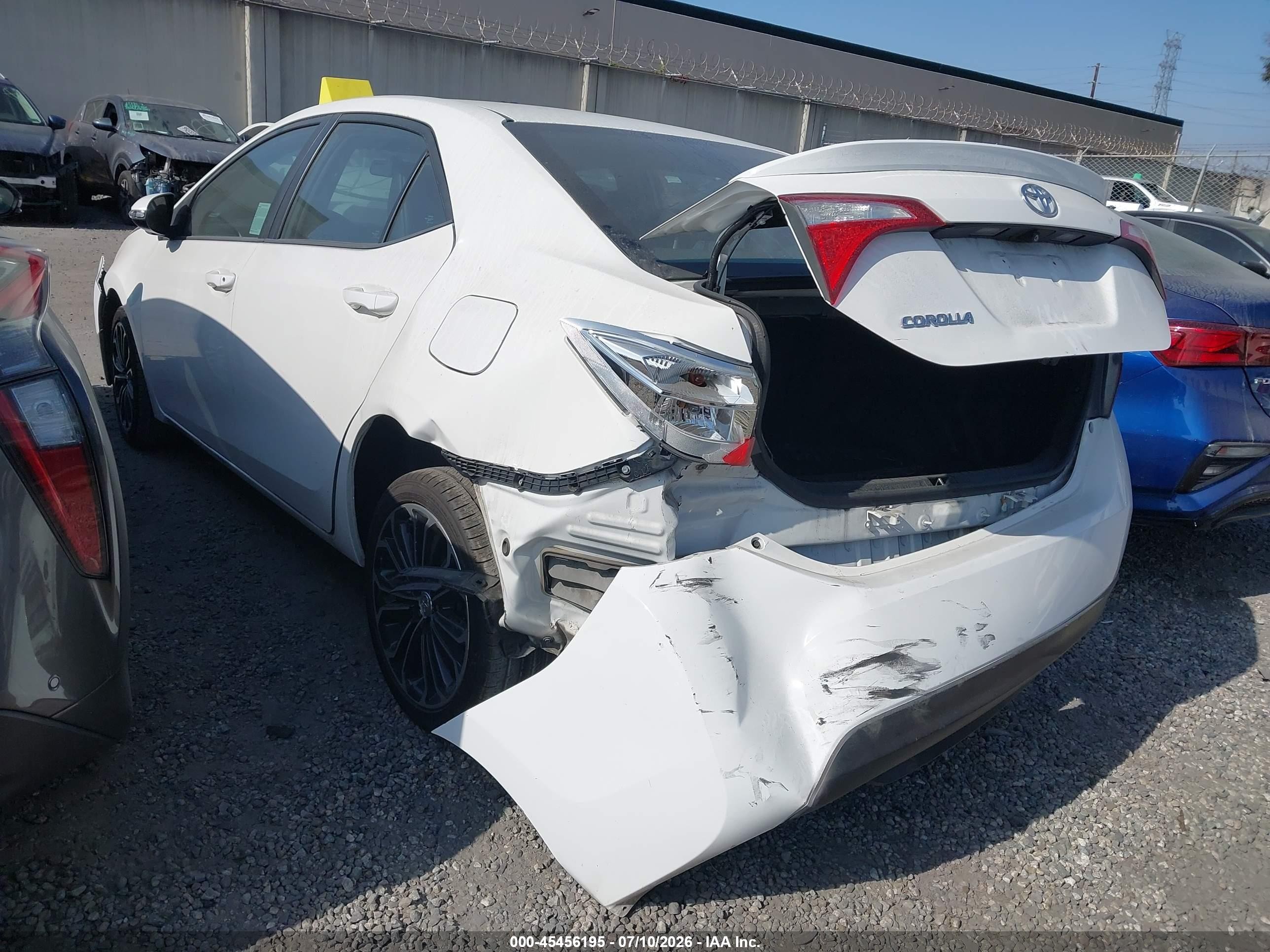 2015 Toyota Corolla S Plus White vin: 5YFBURHE9FP276547