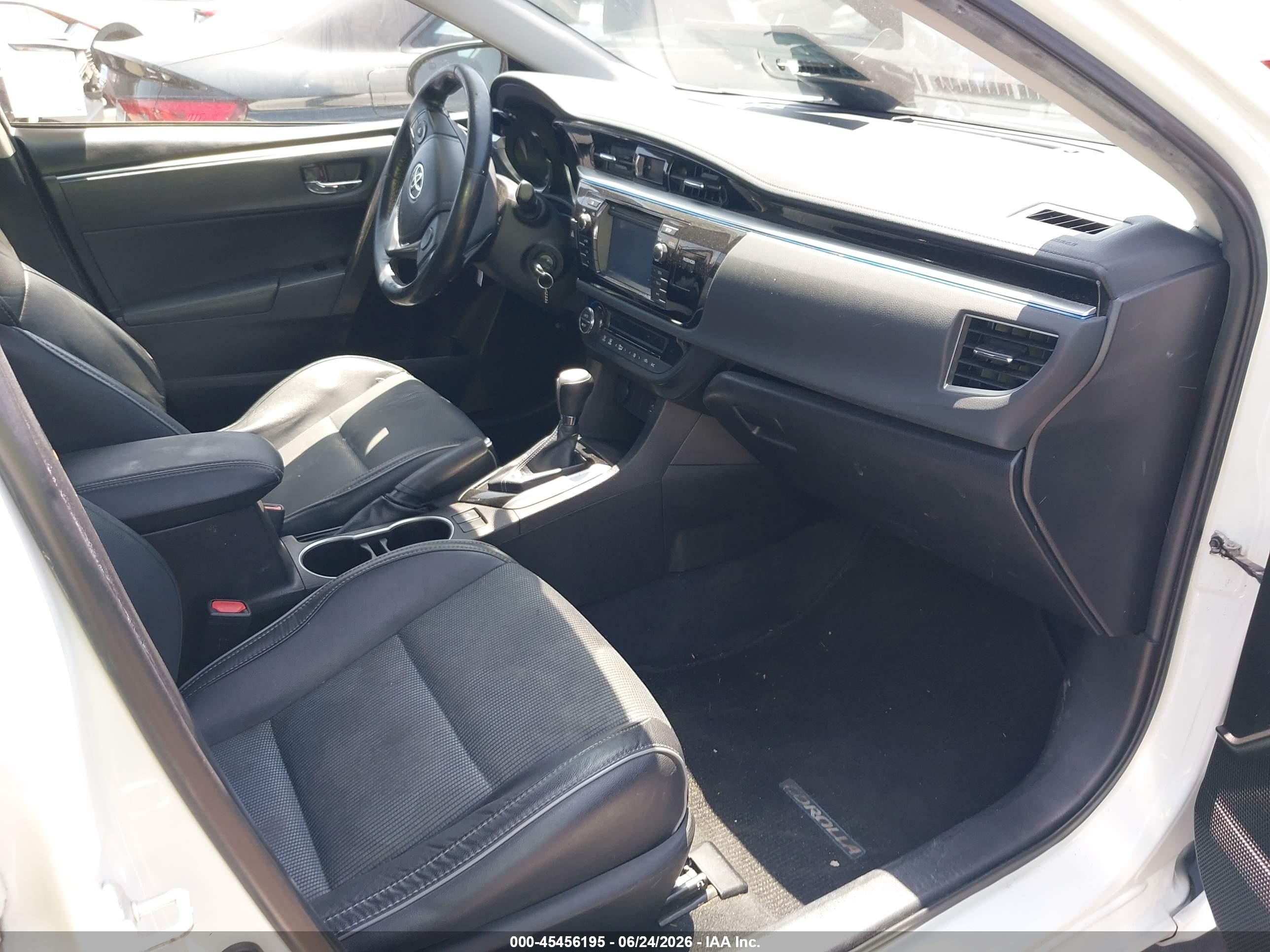 2015 Toyota Corolla S Plus White vin: 5YFBURHE9FP276547
