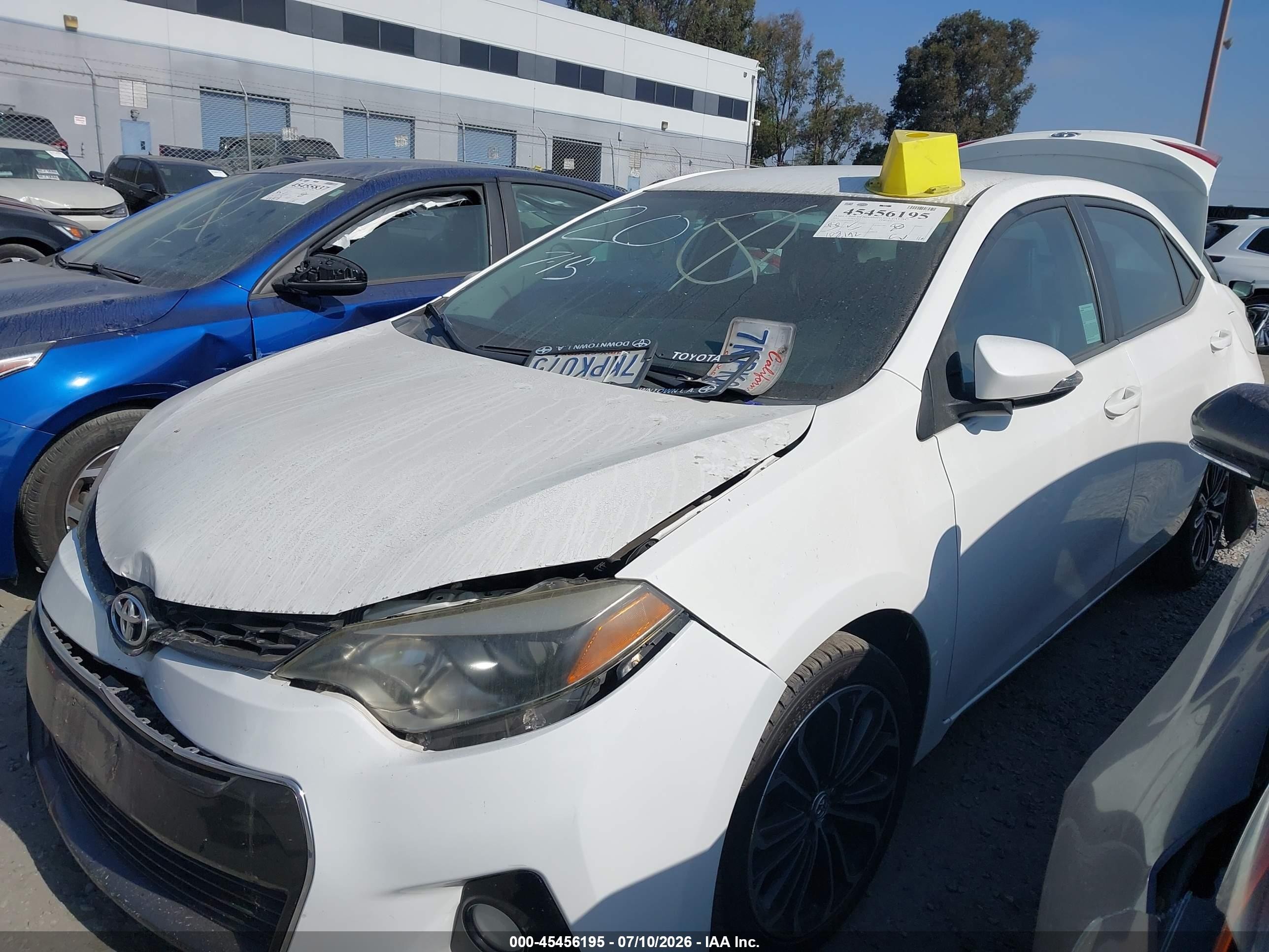 2015 Toyota Corolla S Plus White vin: 5YFBURHE9FP276547