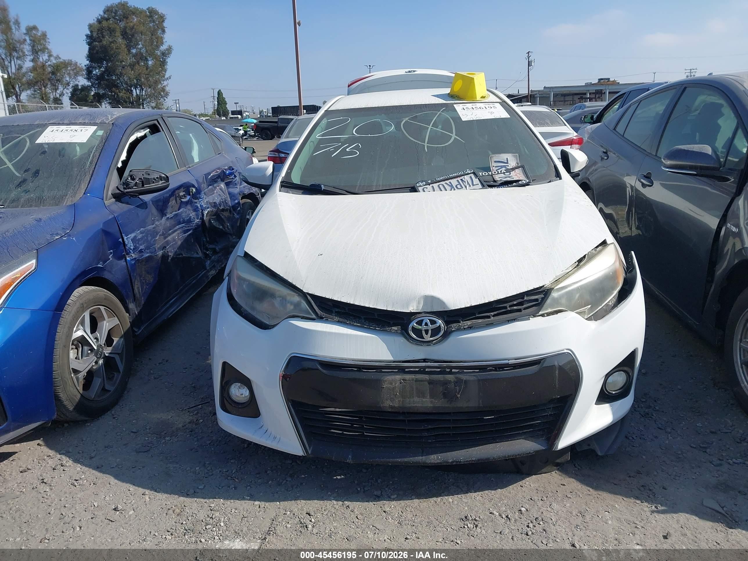 2015 Toyota Corolla S Plus White vin: 5YFBURHE9FP276547