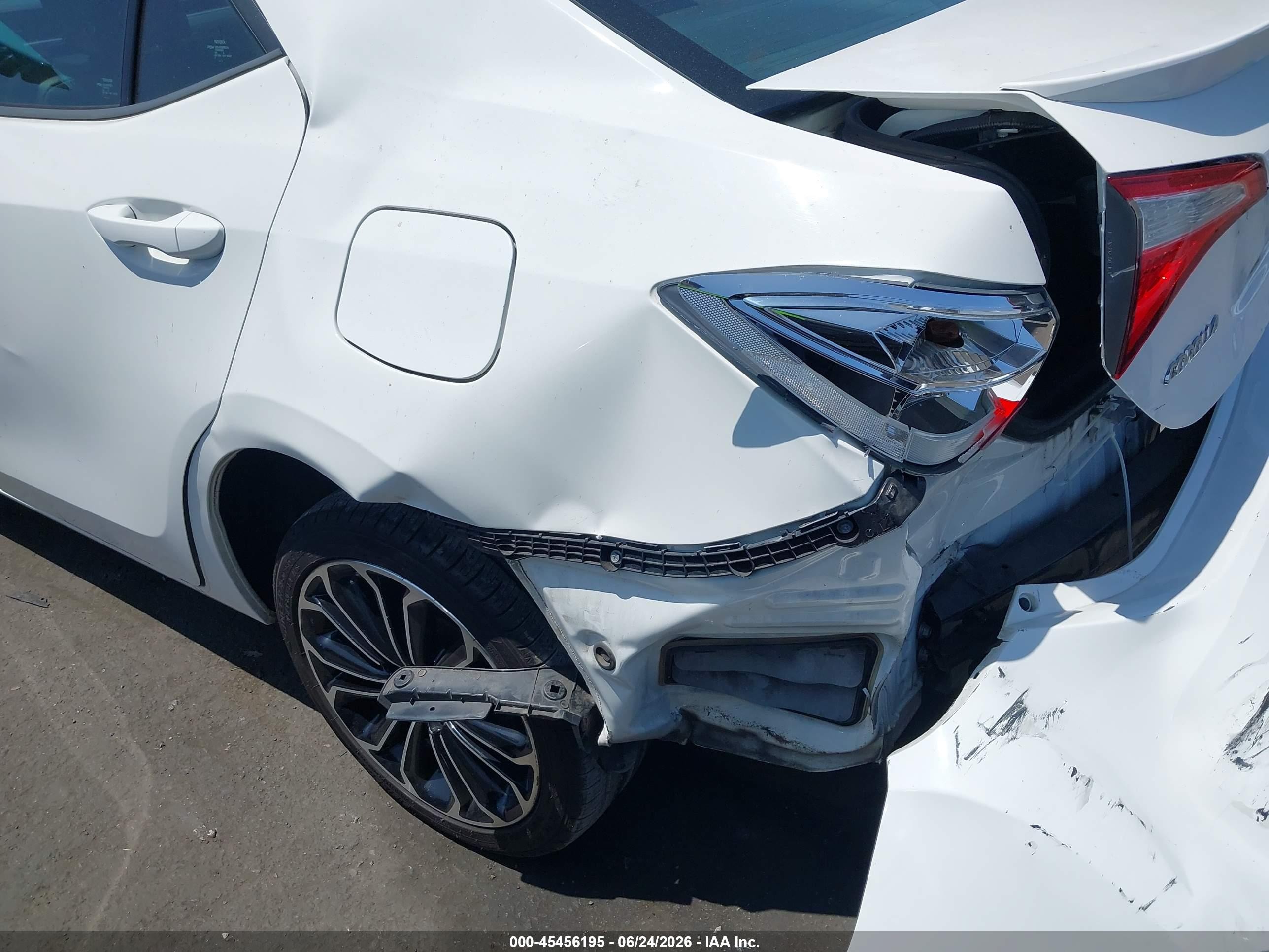 2015 Toyota Corolla S Plus White vin: 5YFBURHE9FP276547