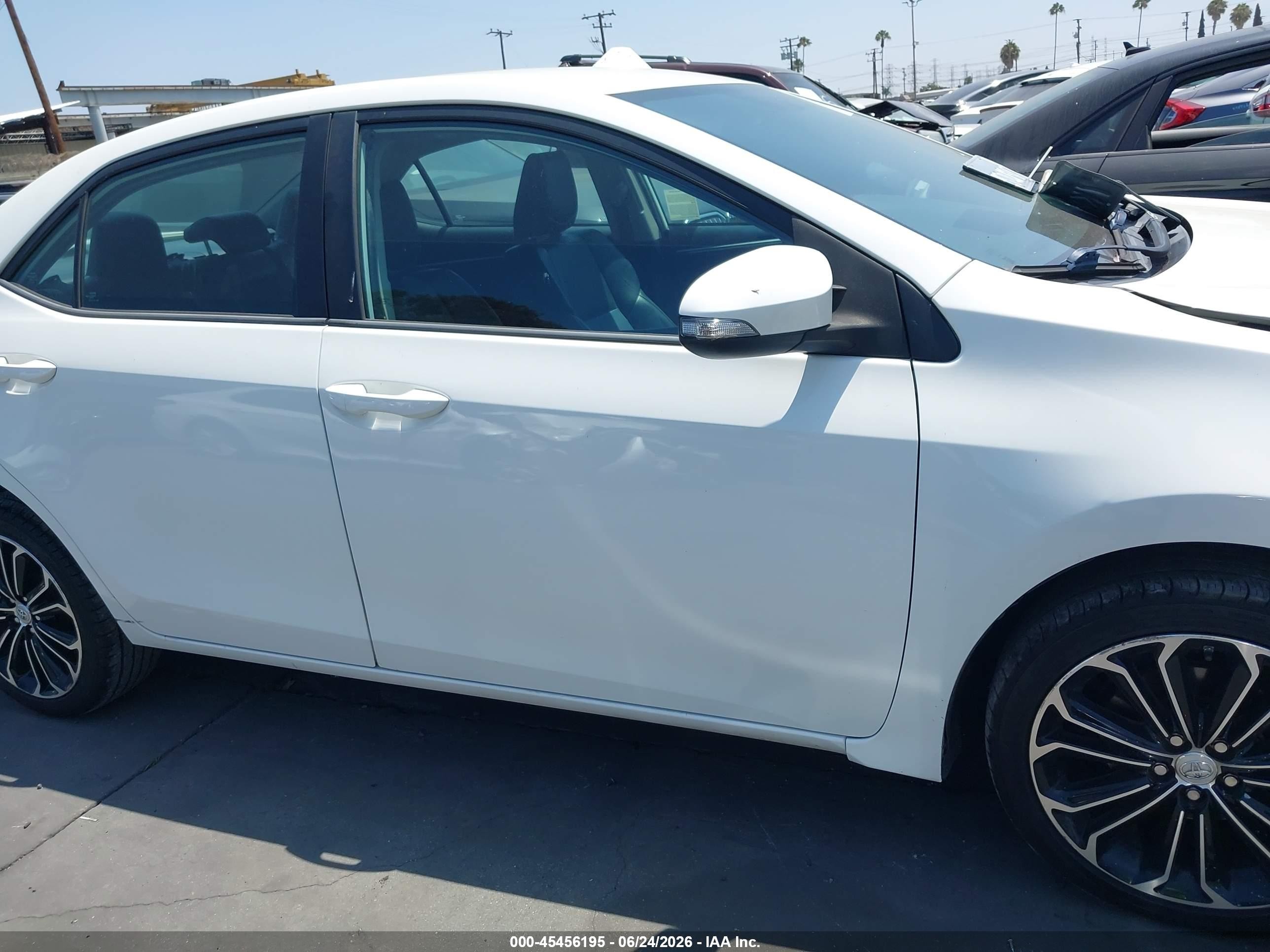 2015 Toyota Corolla S Plus White vin: 5YFBURHE9FP276547