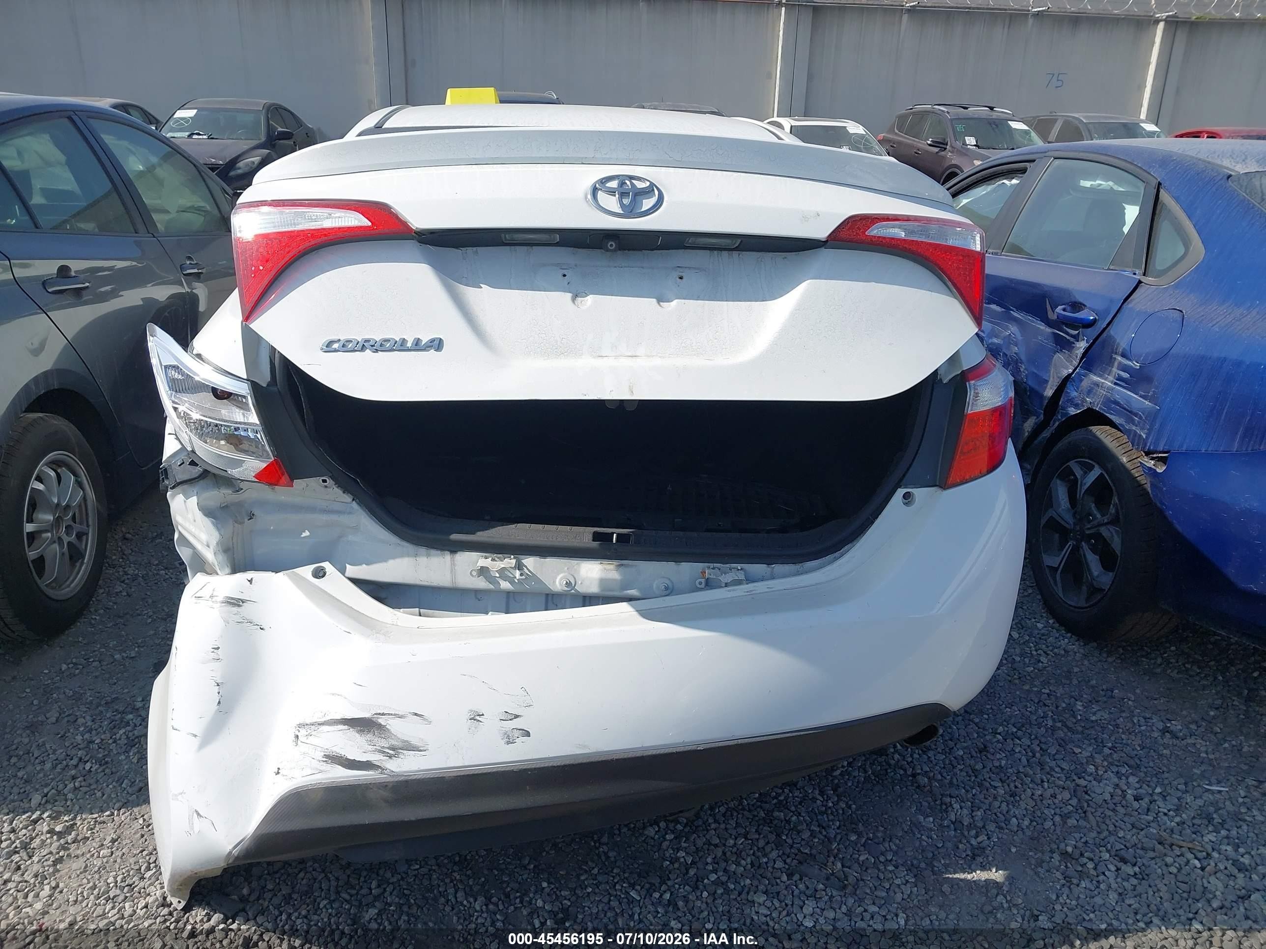 2015 Toyota Corolla S Plus White vin: 5YFBURHE9FP276547