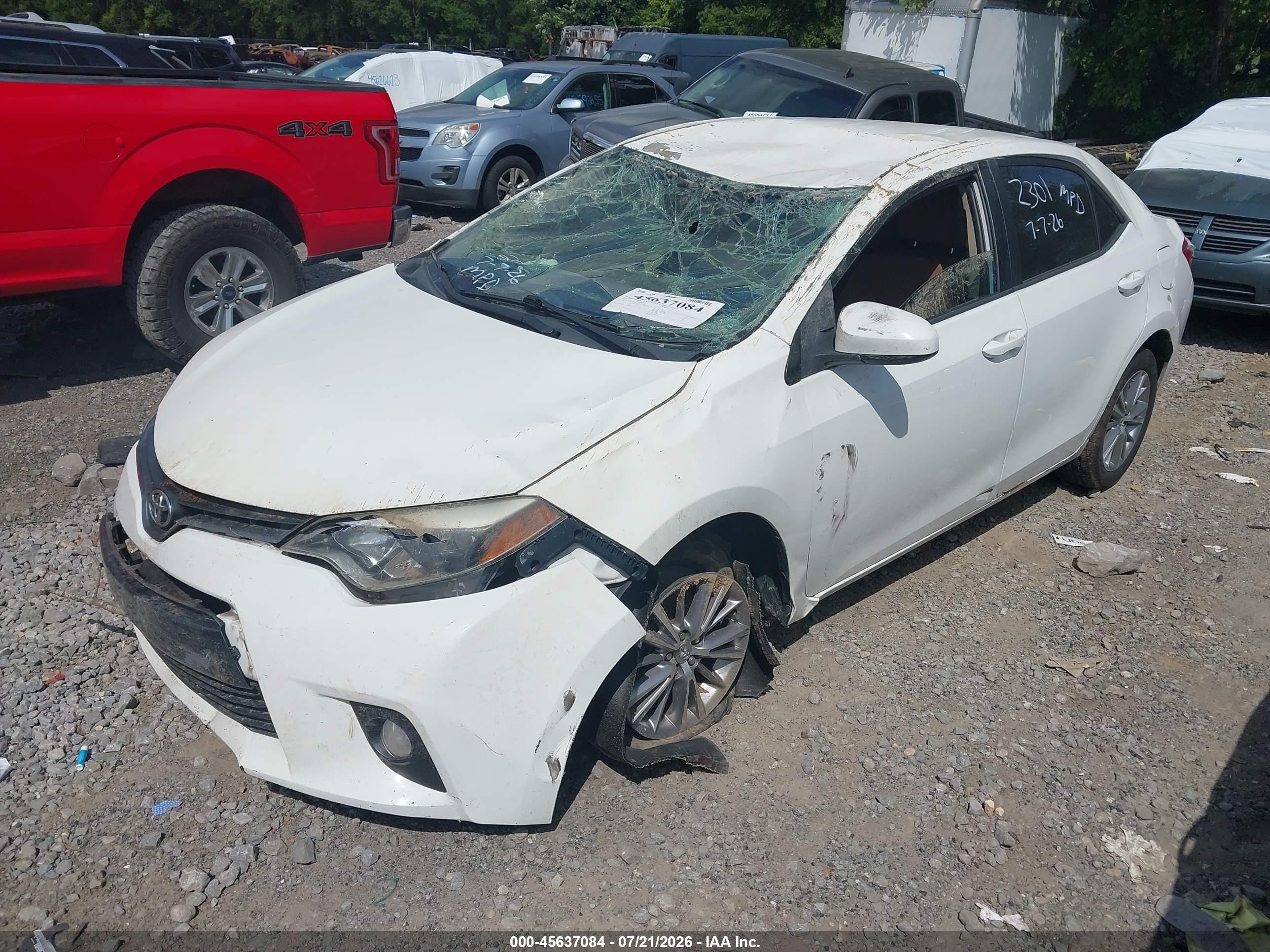 2015 Toyota Corolla Le Plus White vin: 5YFBURHE9FP276726