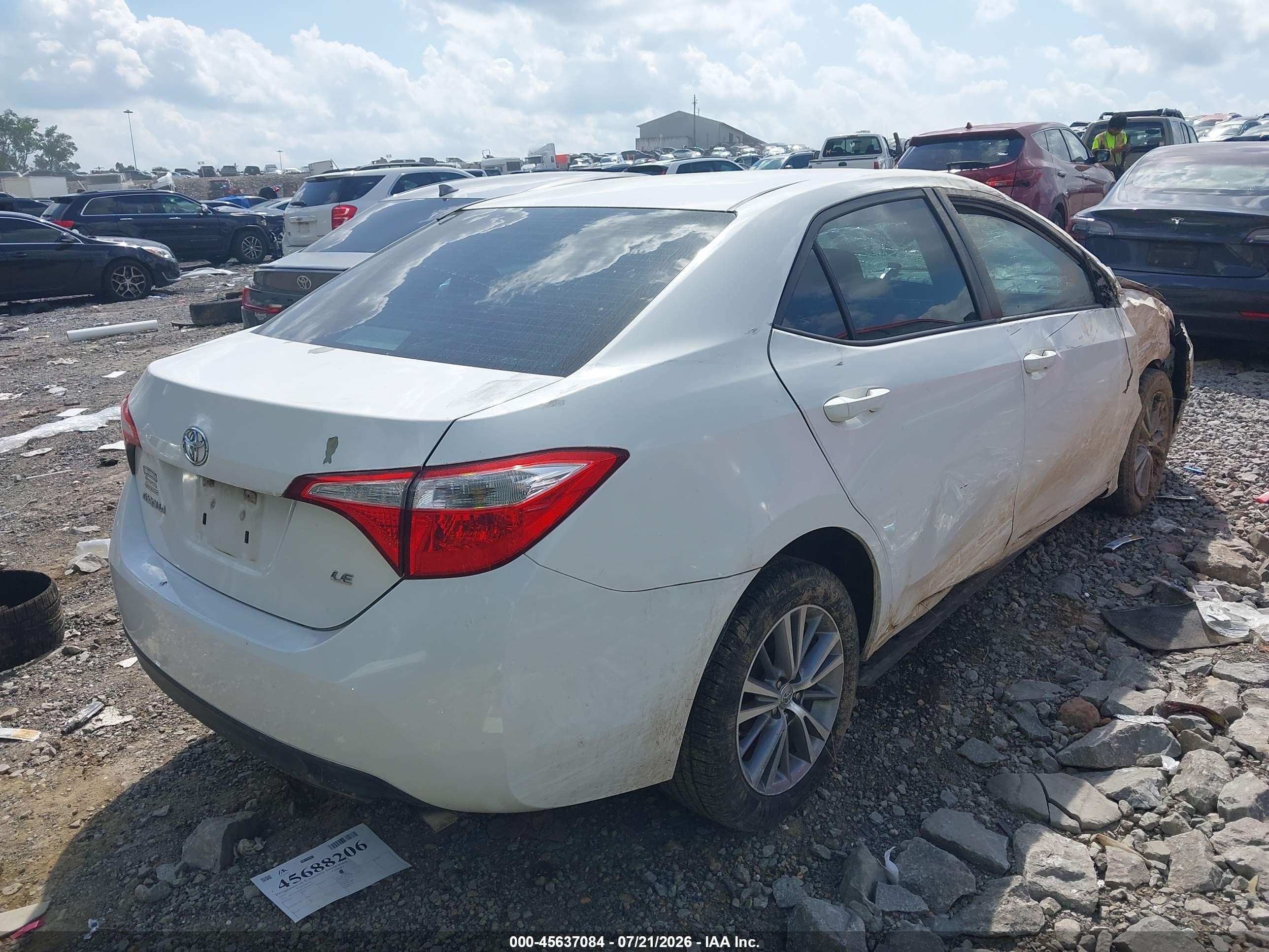 2015 Toyota Corolla Le Plus White vin: 5YFBURHE9FP276726