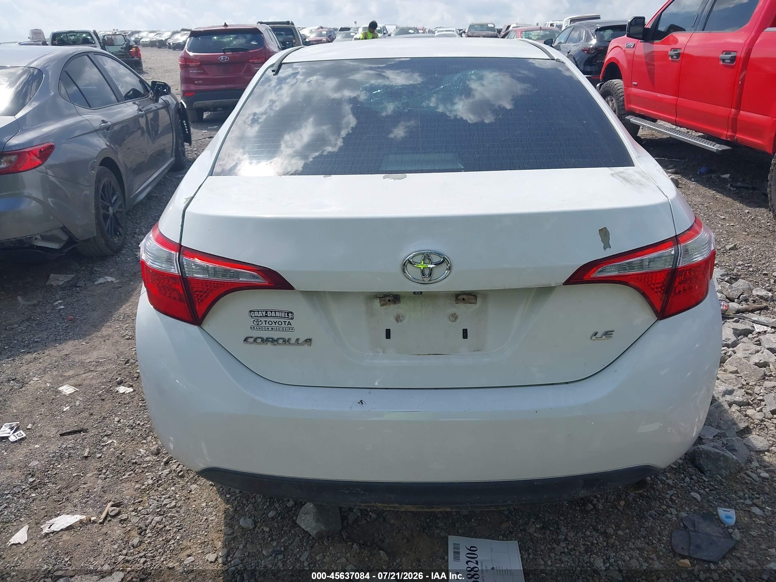 2015 Toyota Corolla Le Plus White vin: 5YFBURHE9FP276726