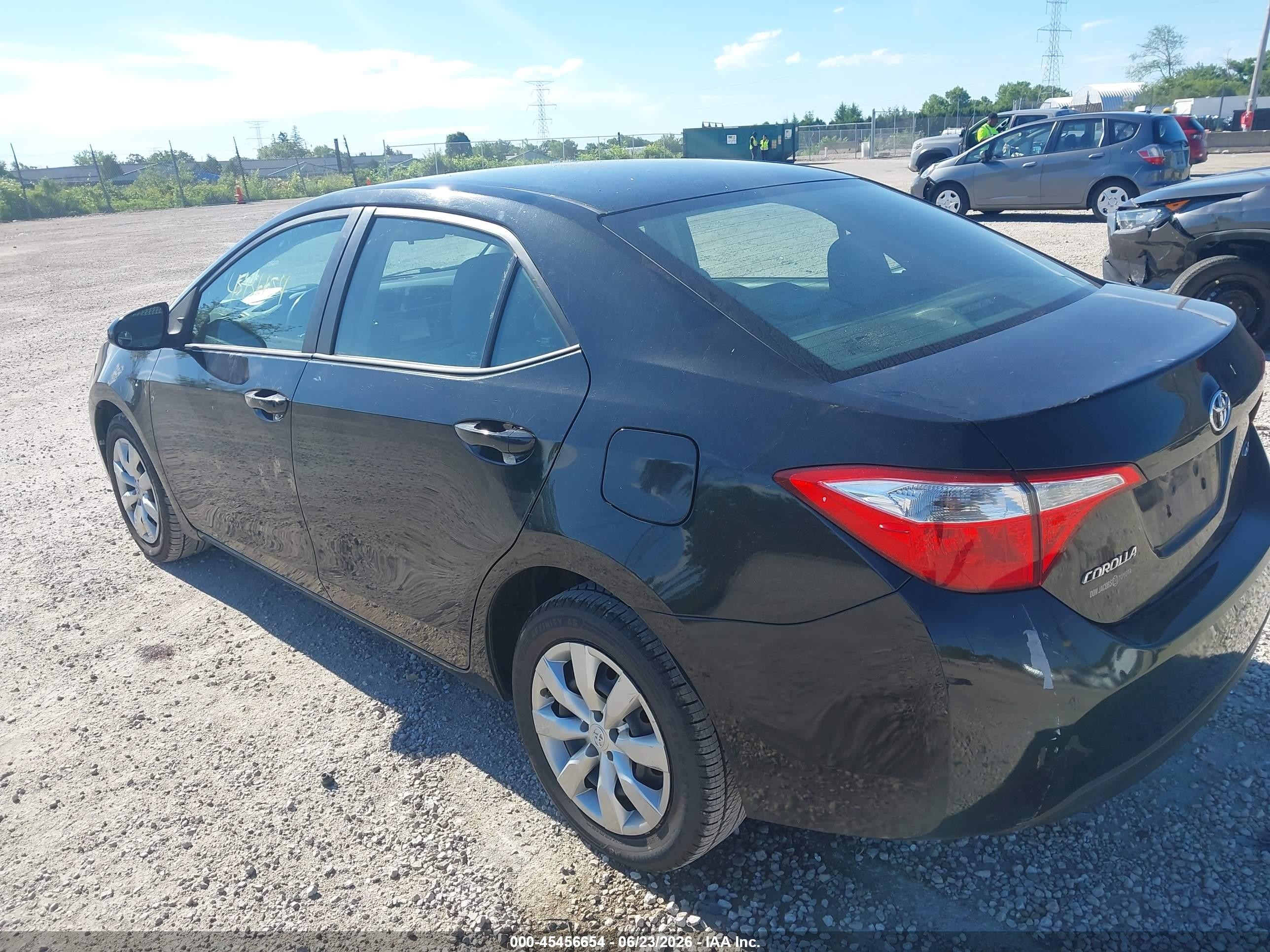 2015 Toyota Corolla Le Beige vin: 5YFBURHE9FP288049