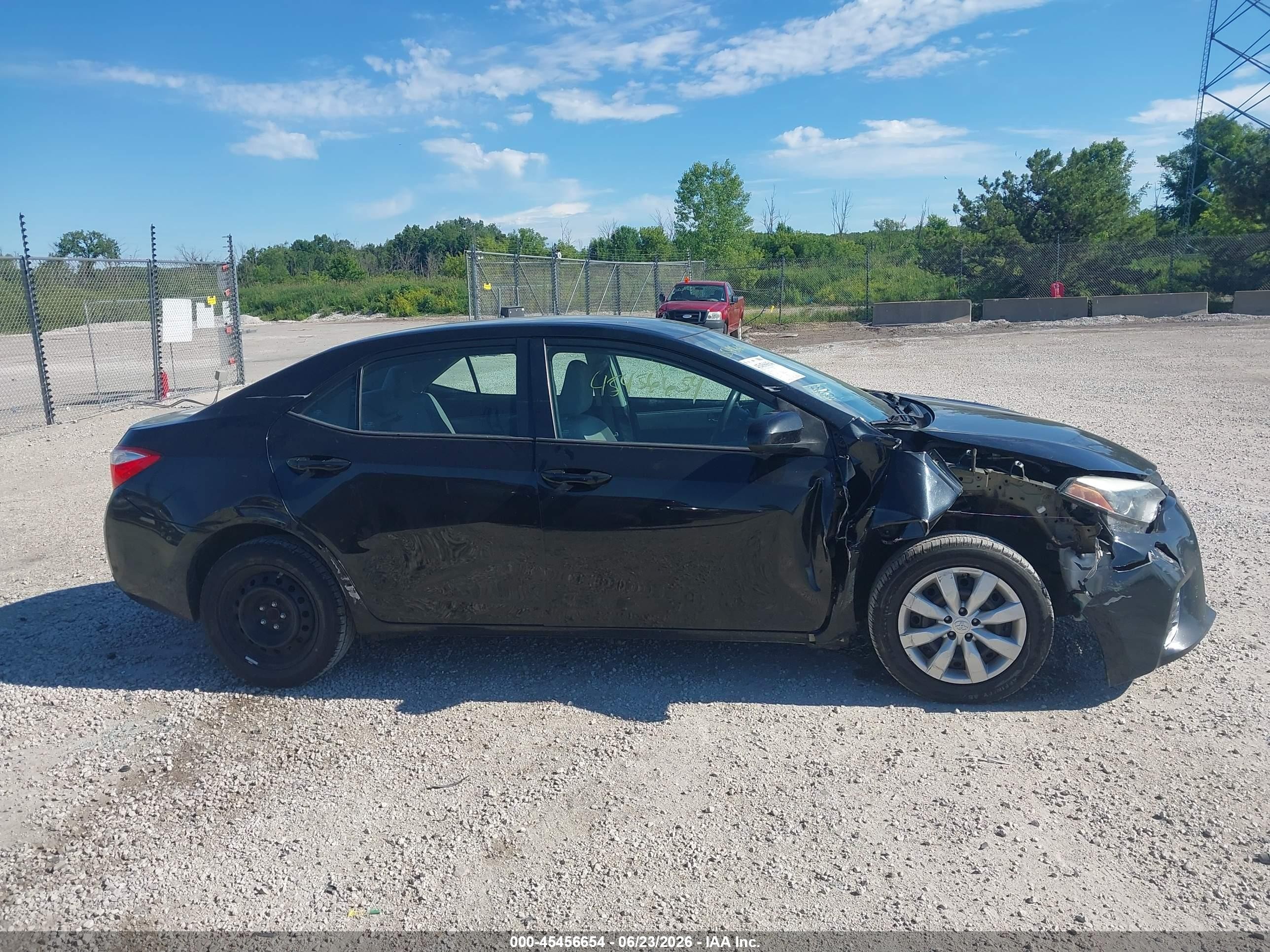 2015 Toyota Corolla Le Beige vin: 5YFBURHE9FP288049