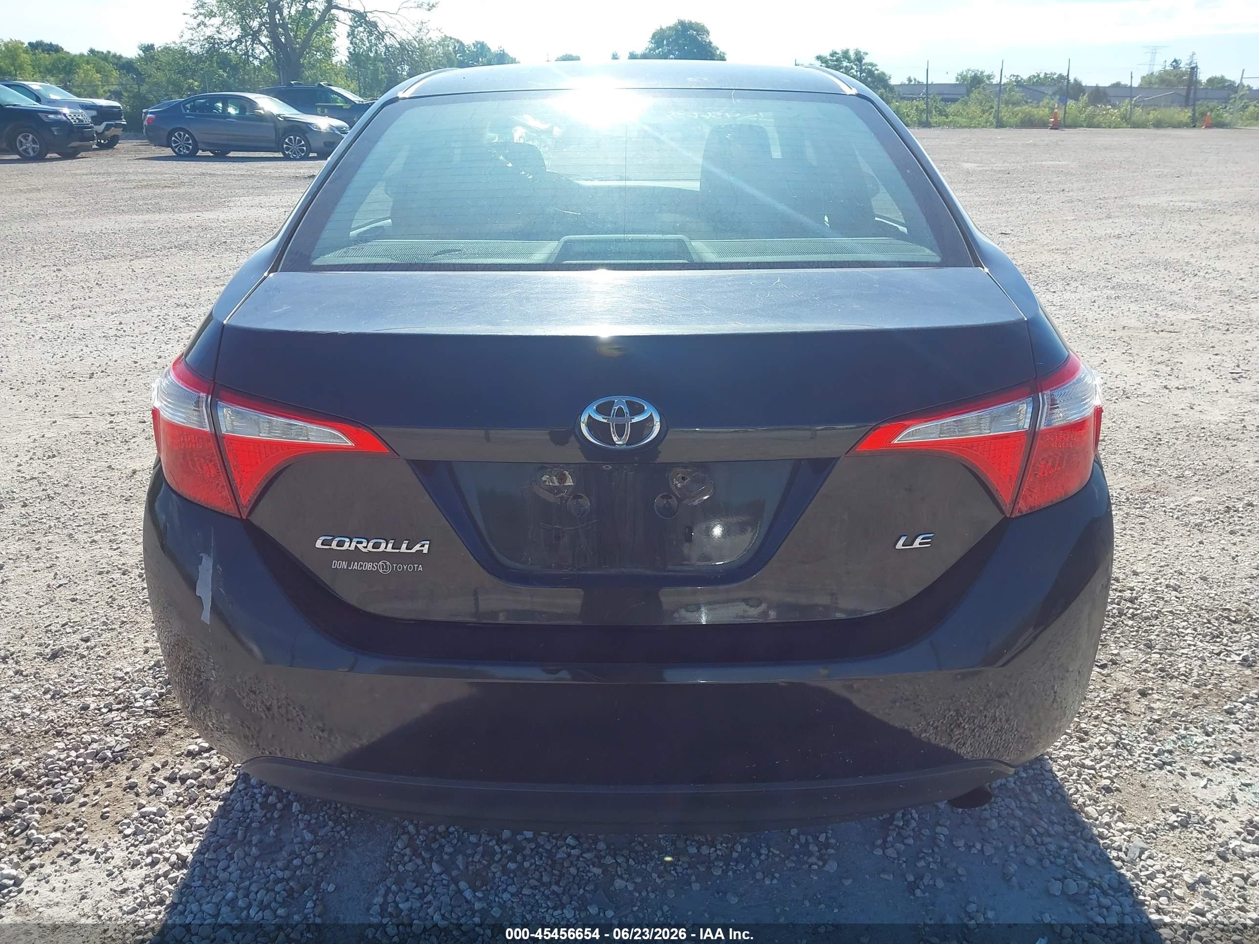 2015 Toyota Corolla Le Beige vin: 5YFBURHE9FP288049