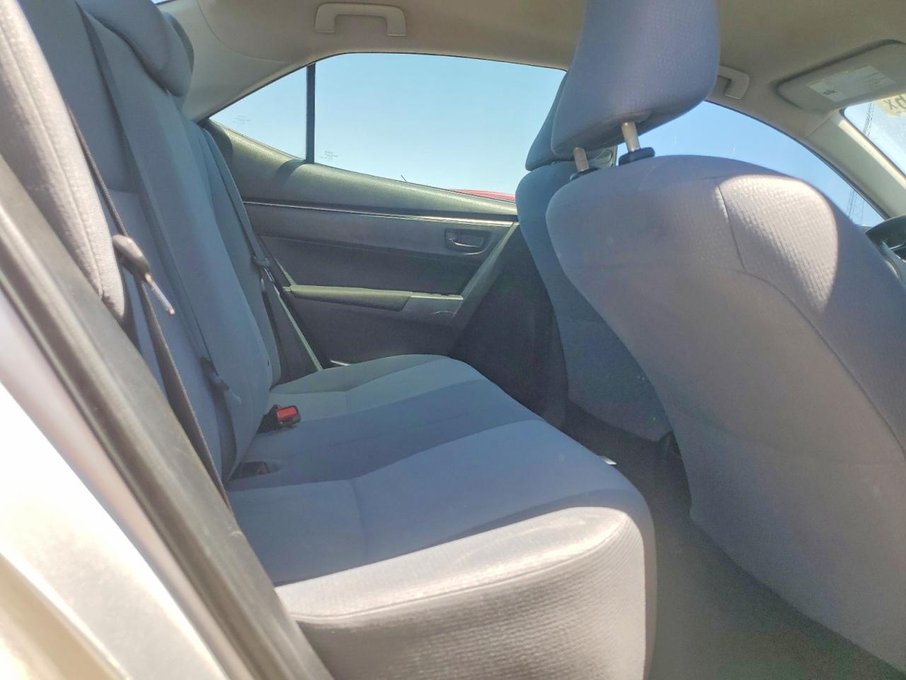 2015 Toyota Corolla L Silver vin: 5YFBURHE9FP301365