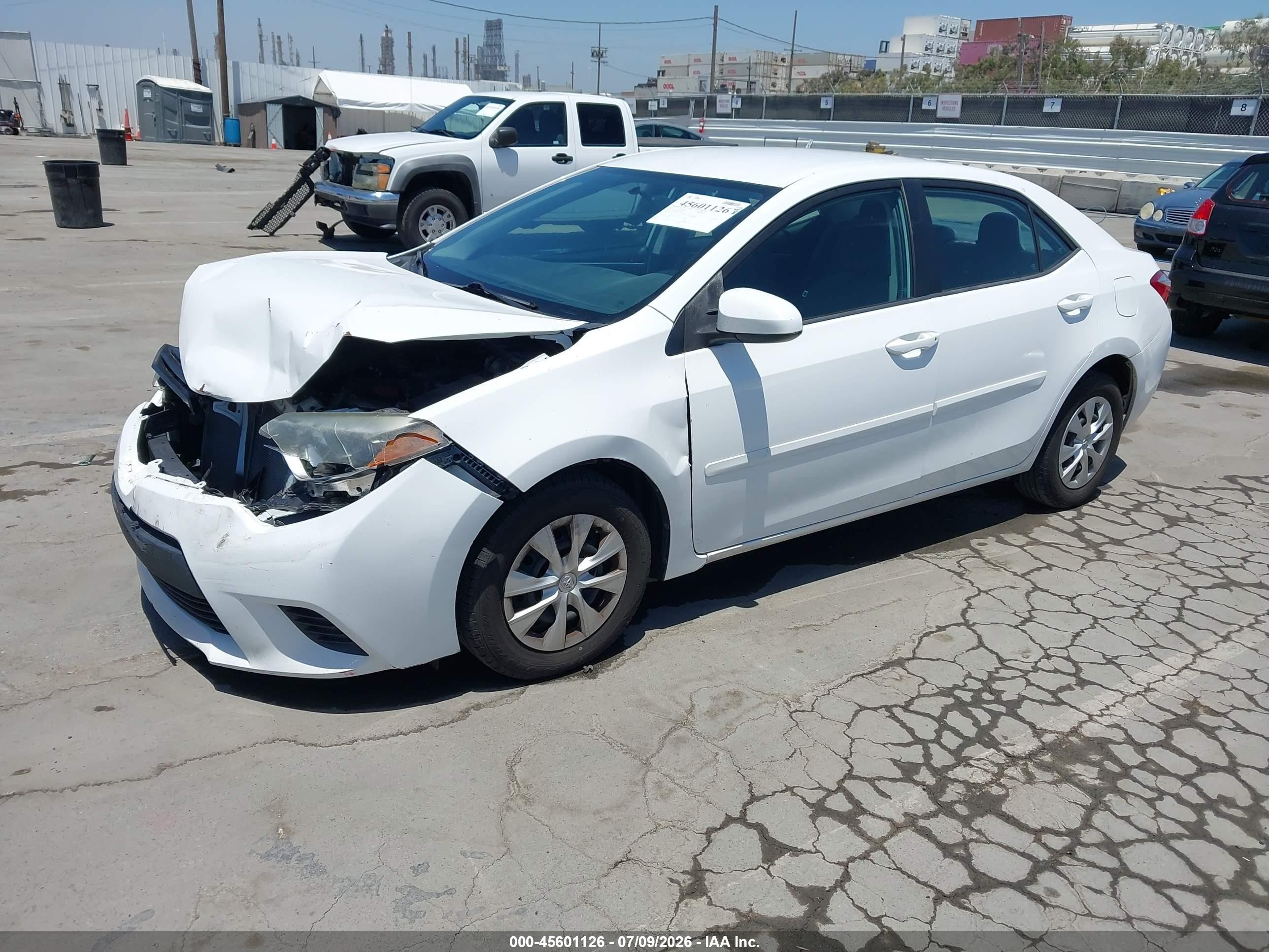 2015 Toyota Corolla L White vin: 5YFBURHE9FP305822