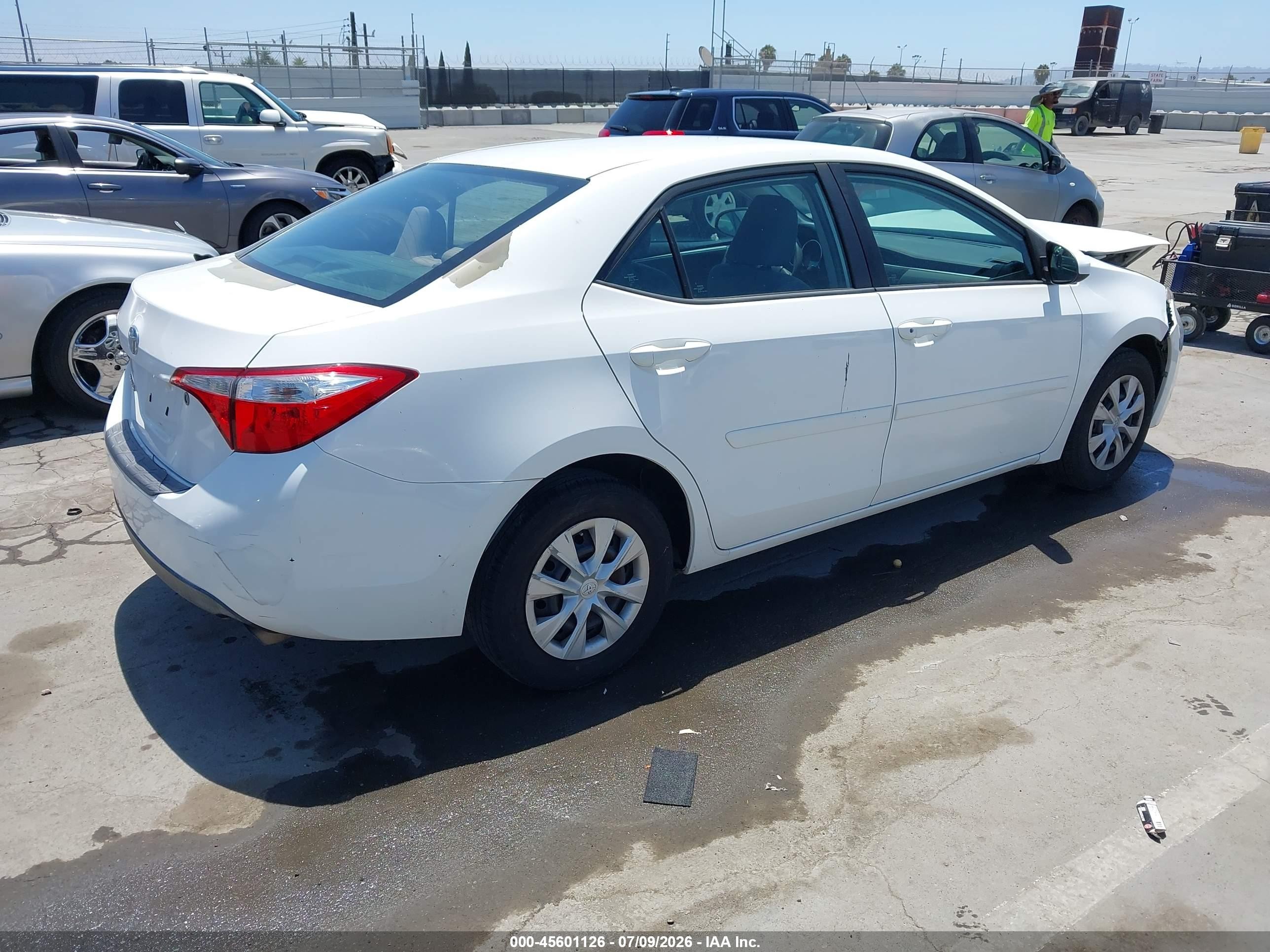 2015 Toyota Corolla L White vin: 5YFBURHE9FP305822