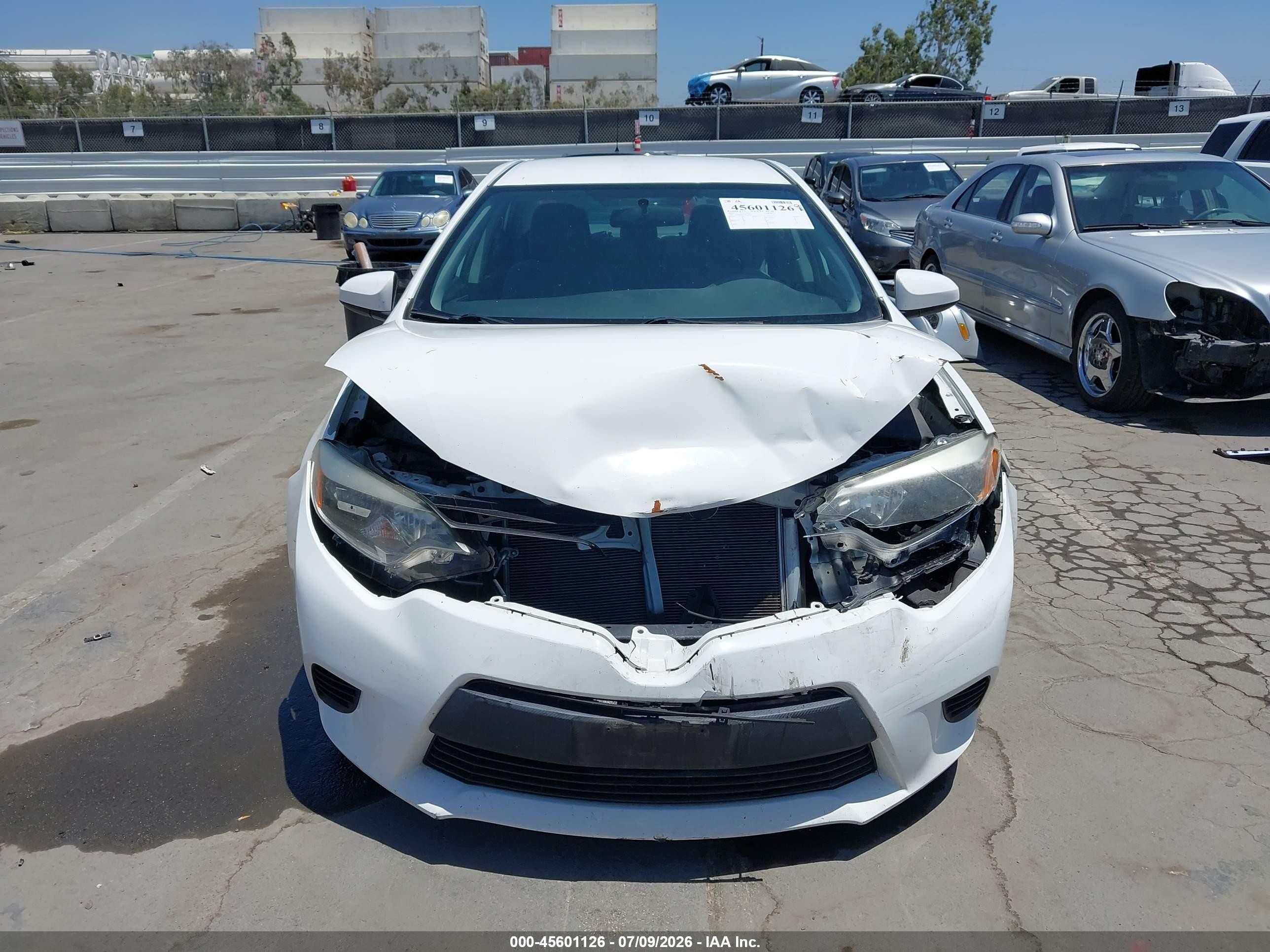 2015 Toyota Corolla L White vin: 5YFBURHE9FP305822