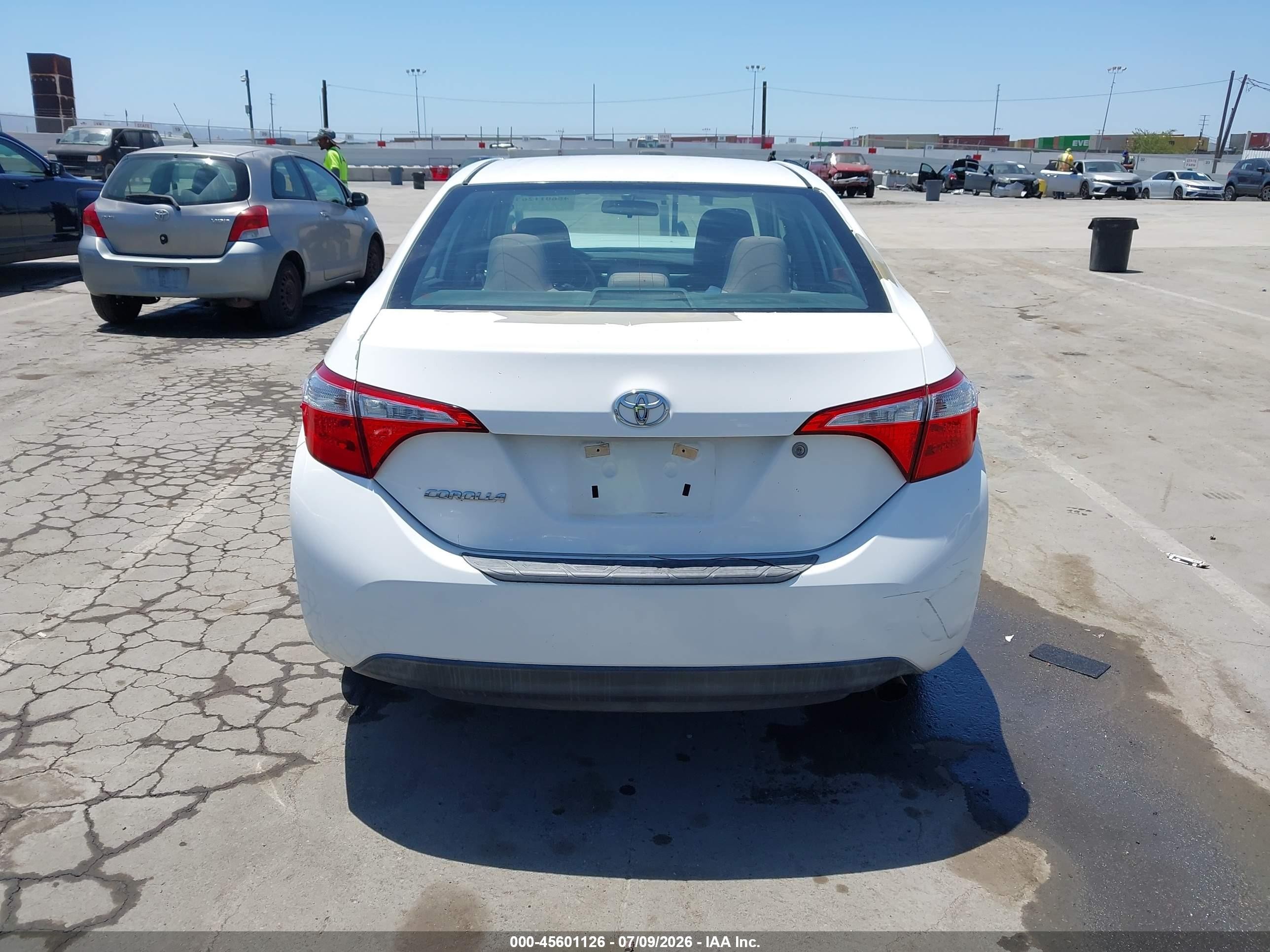 2015 Toyota Corolla L White vin: 5YFBURHE9FP305822