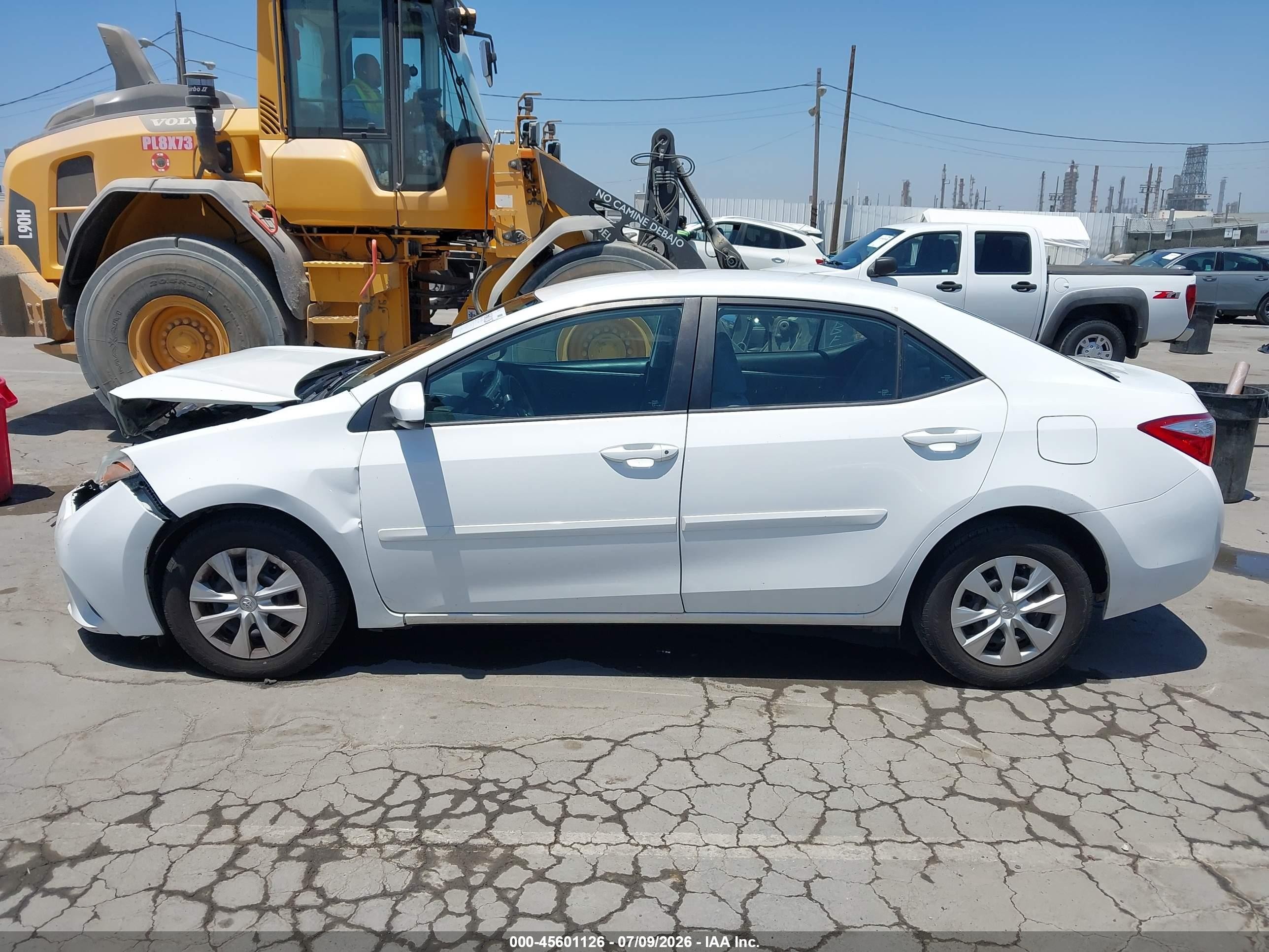 2015 Toyota Corolla L White vin: 5YFBURHE9FP305822