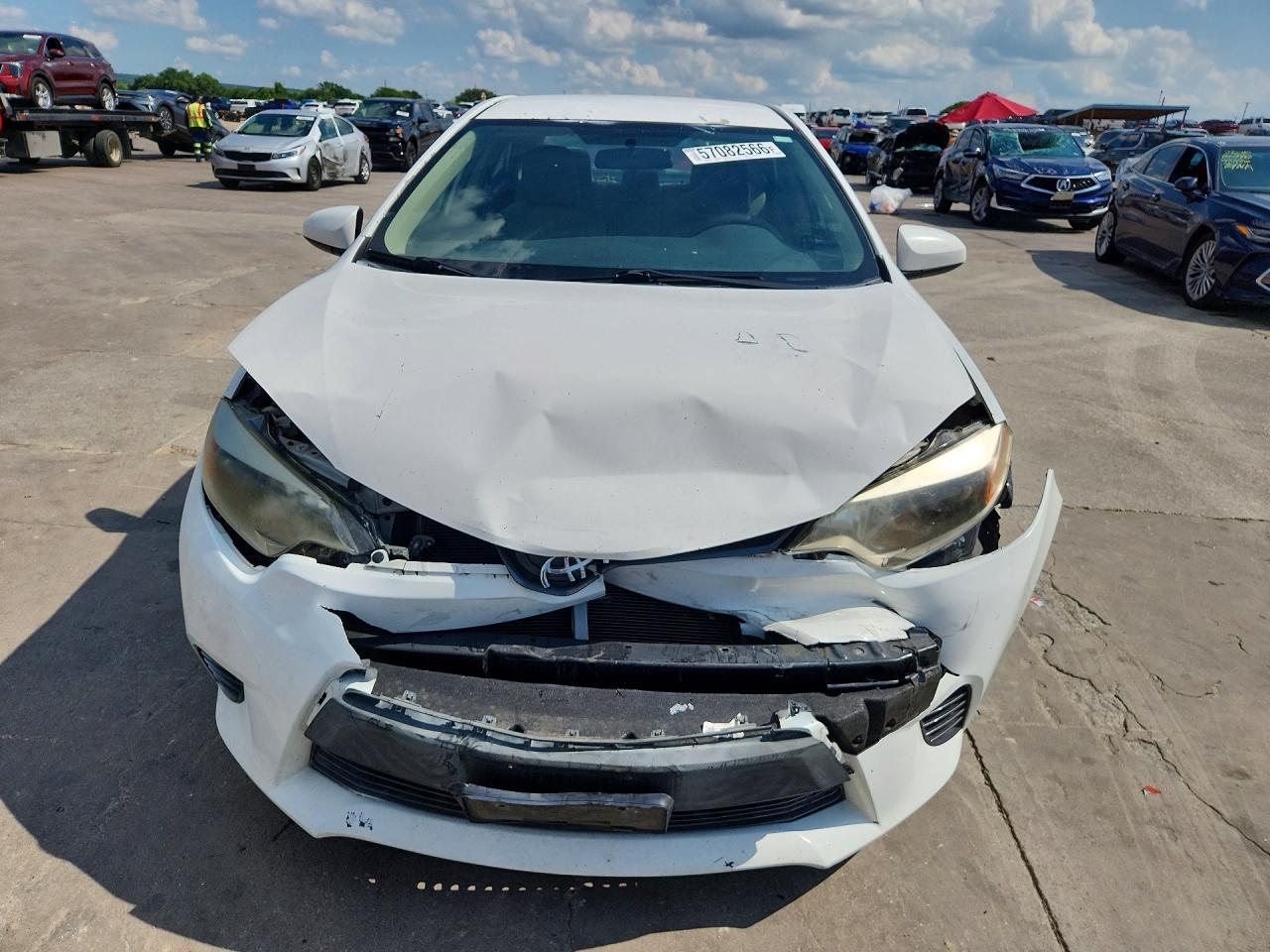 2015 Toyota Corolla Le White vin: 5YFBURHE9FP322071