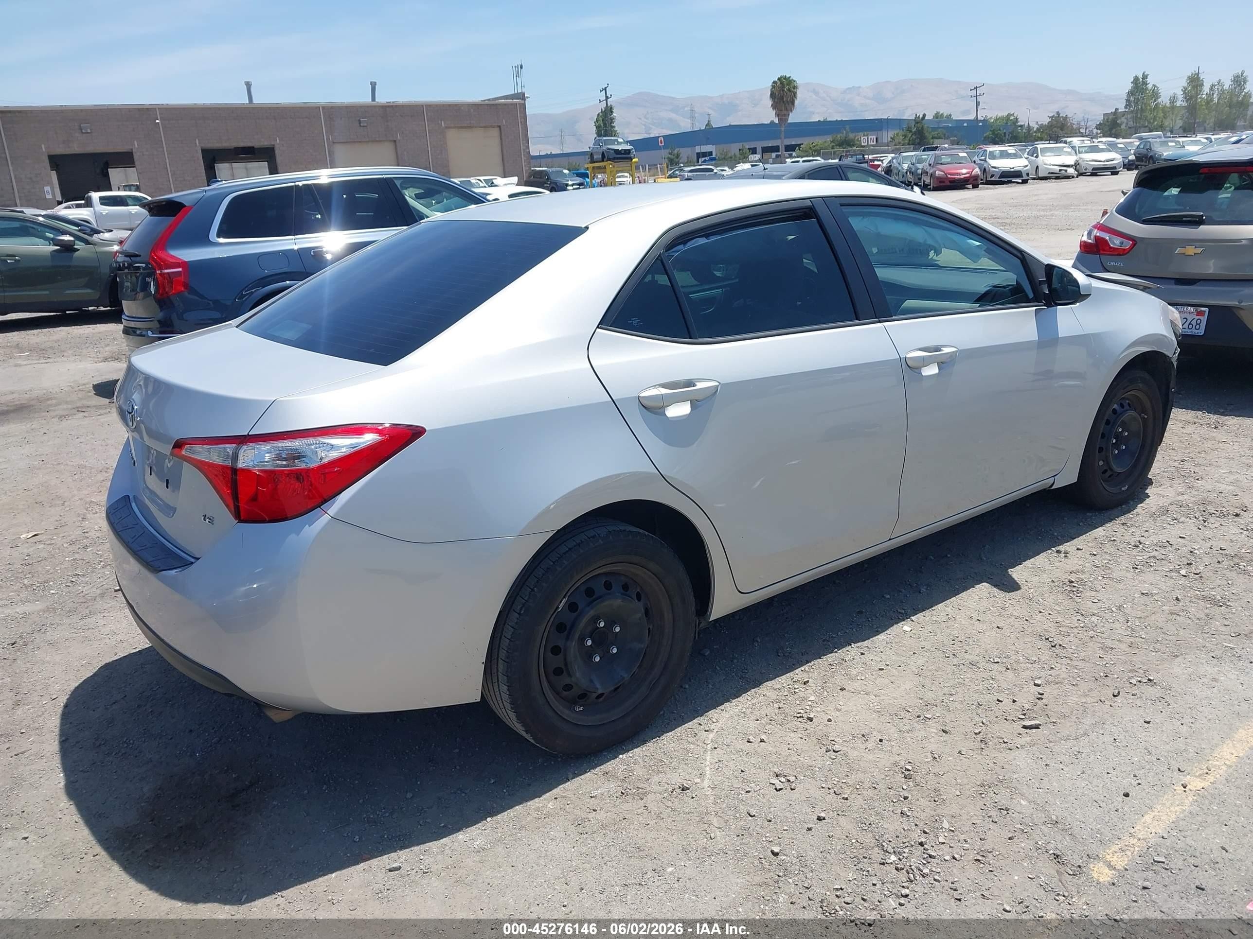 2015 Toyota Corolla Le Silver vin: 5YFBURHE9FP326556