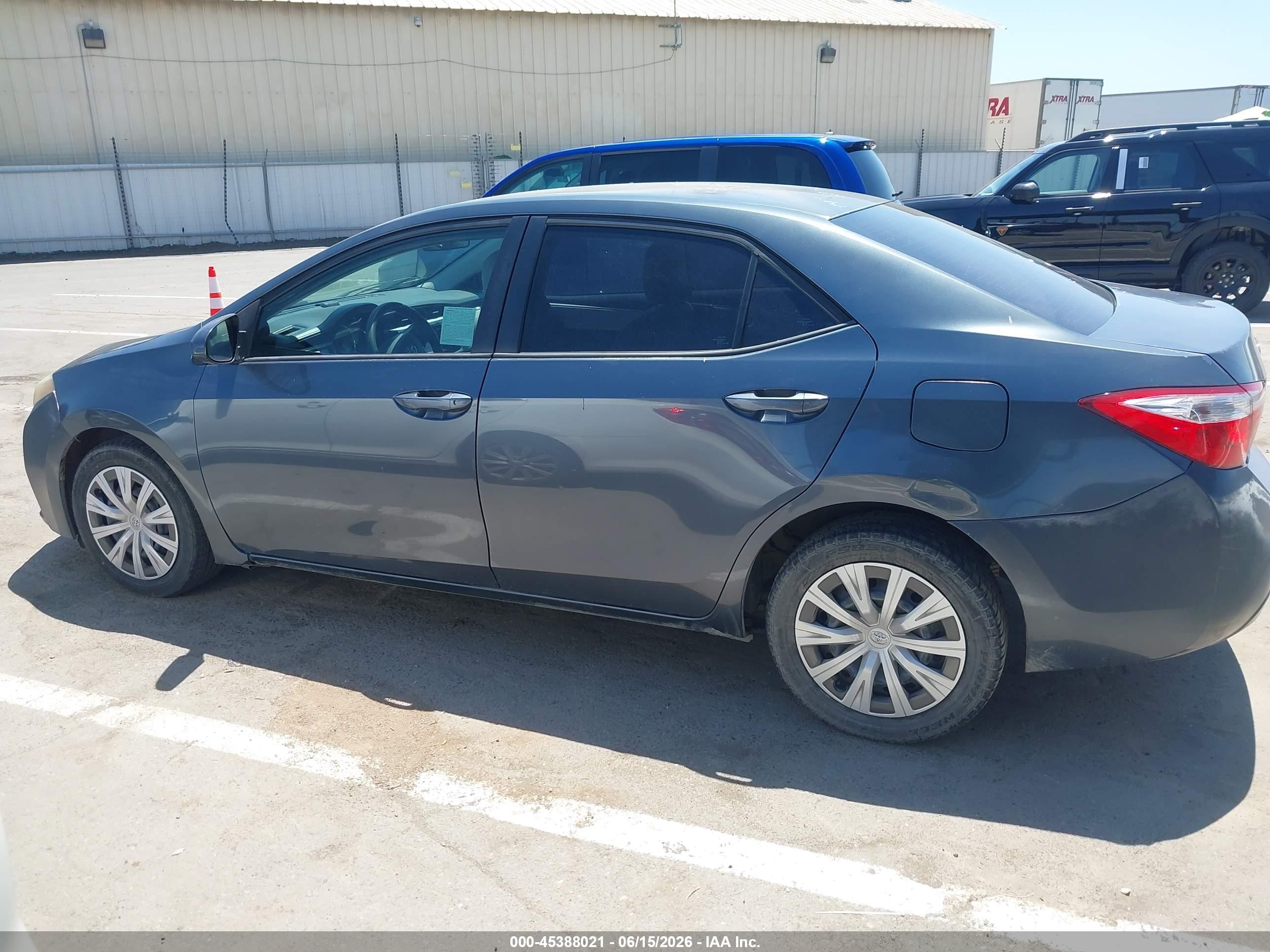 2015 Toyota Corolla Le Blue vin: 5YFBURHE9FP333653