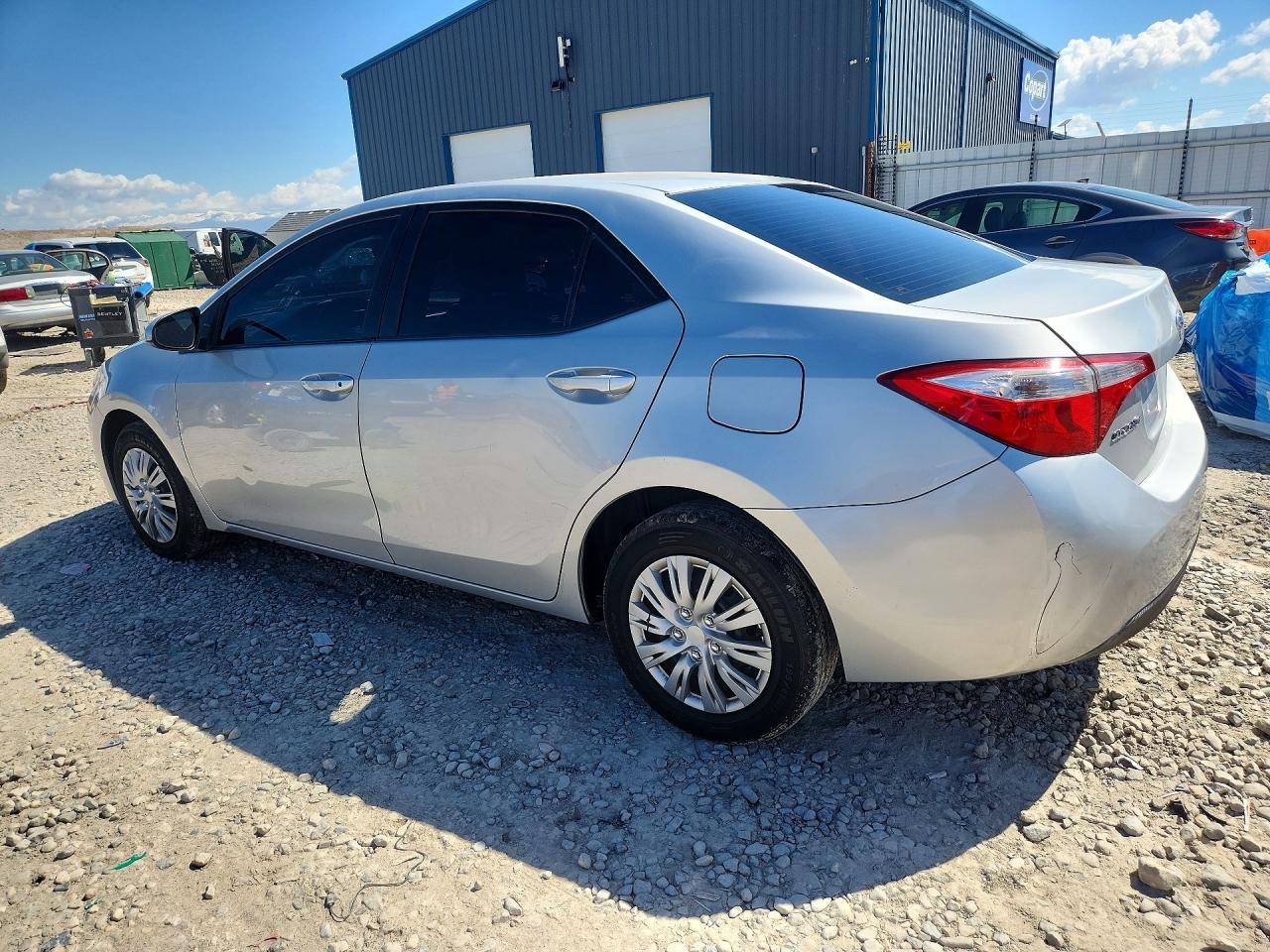 2015 Toyota Corolla L Silver vin: 5YFBURHE9FP339369