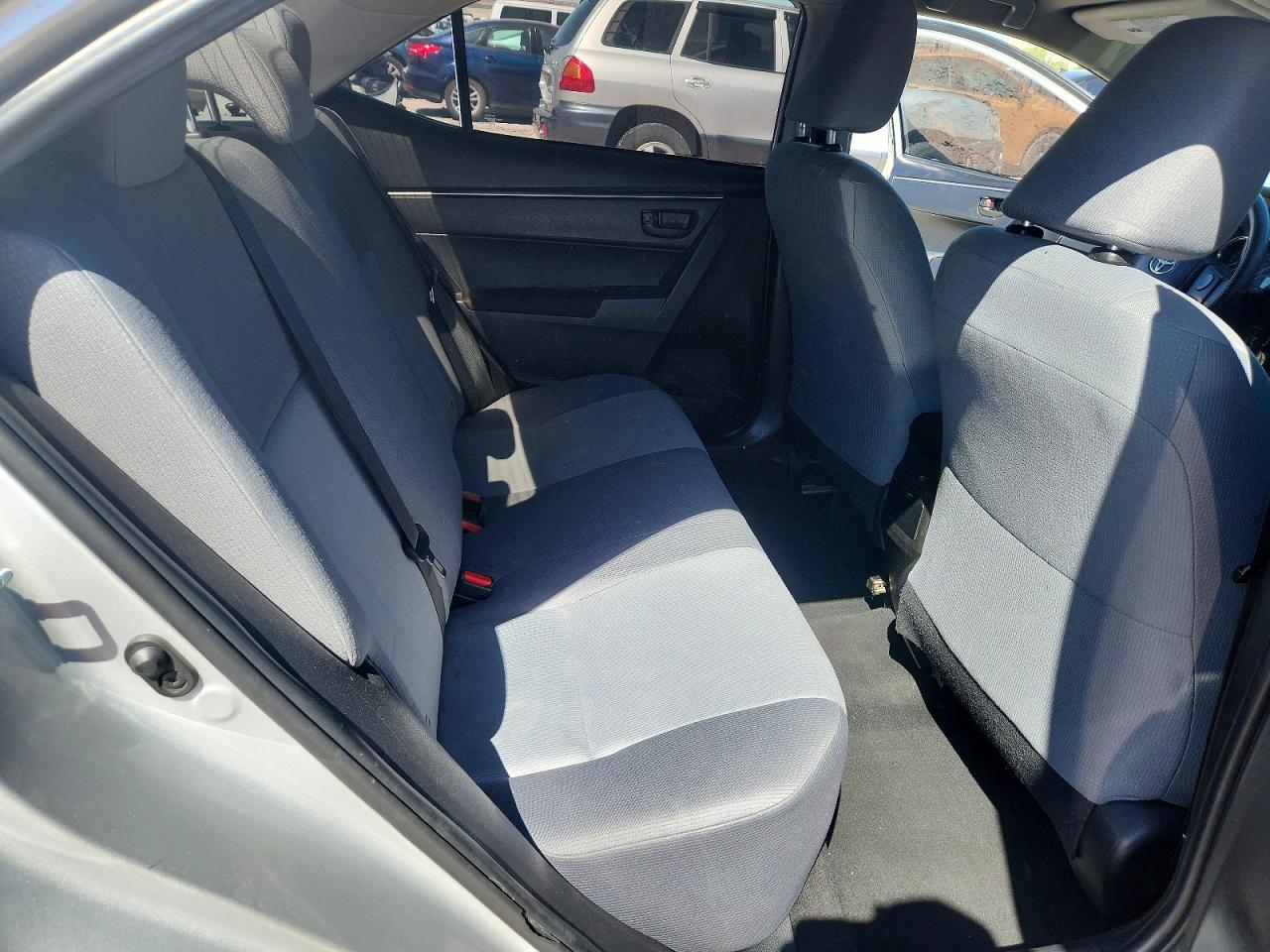 2015 Toyota Corolla L Silver vin: 5YFBURHE9FP339369
