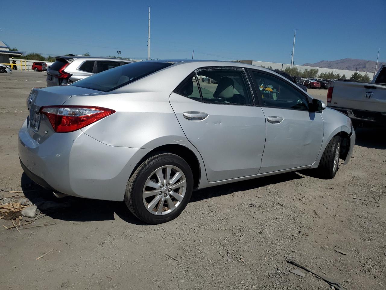 2015 Toyota Corolla L   Серебряный vin: 5YFBURHE9FP365776