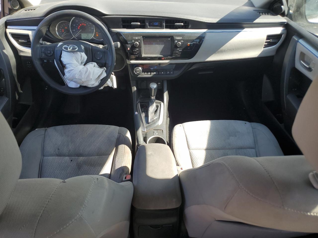 2015 Toyota Corolla L   Серебряный vin: 5YFBURHE9FP365776