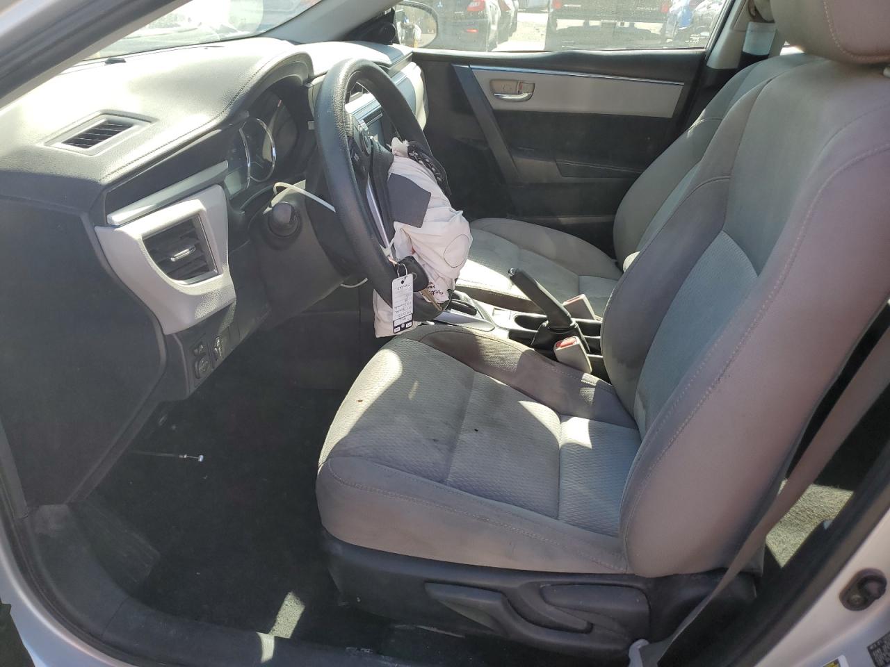 2015 Toyota Corolla L   Серебряный vin: 5YFBURHE9FP365776