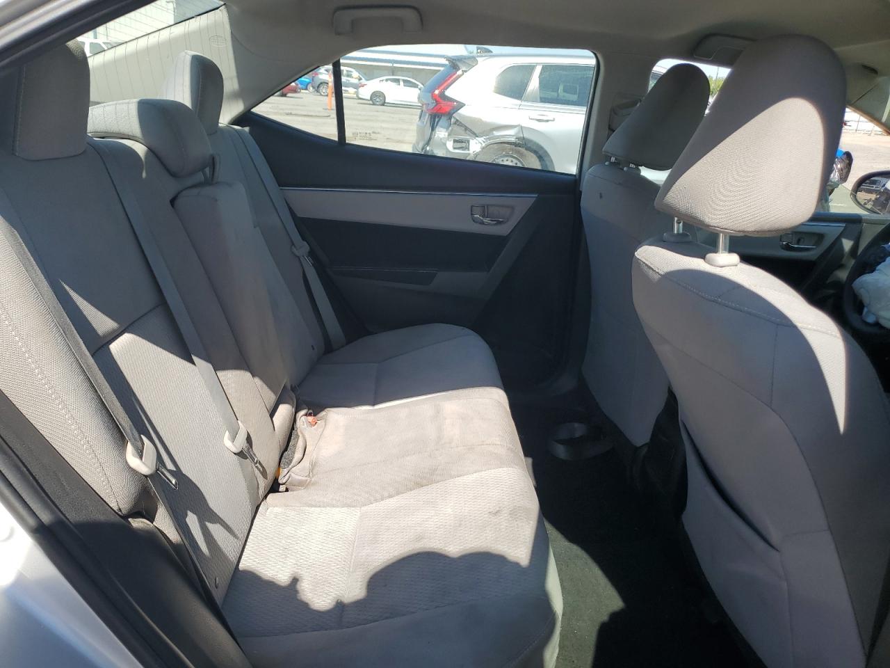 2015 Toyota Corolla L   Серебряный vin: 5YFBURHE9FP365776