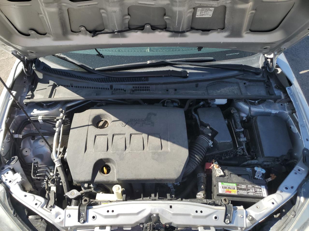 2015 Toyota Corolla L   Серебряный vin: 5YFBURHE9FP365776