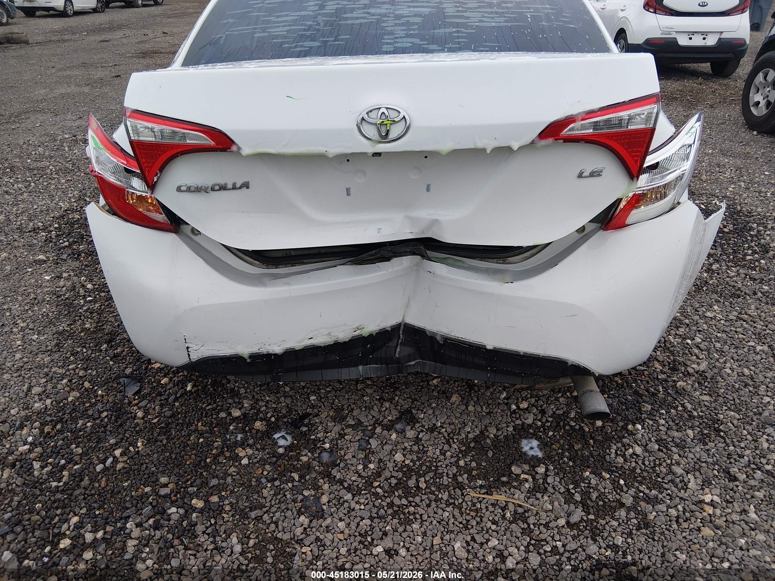 2016 Toyota Corolla Le White vin: 5YFBURHE9GP422382