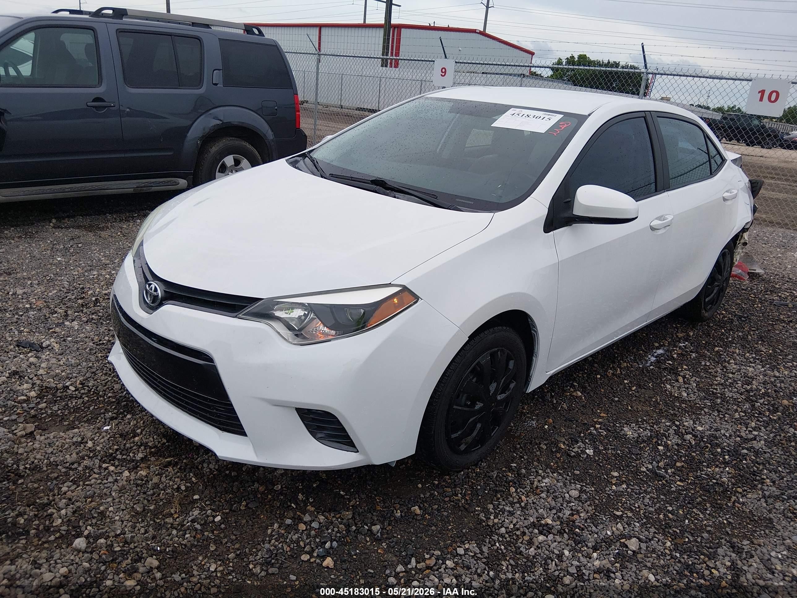 2016 Toyota Corolla Le White vin: 5YFBURHE9GP422382