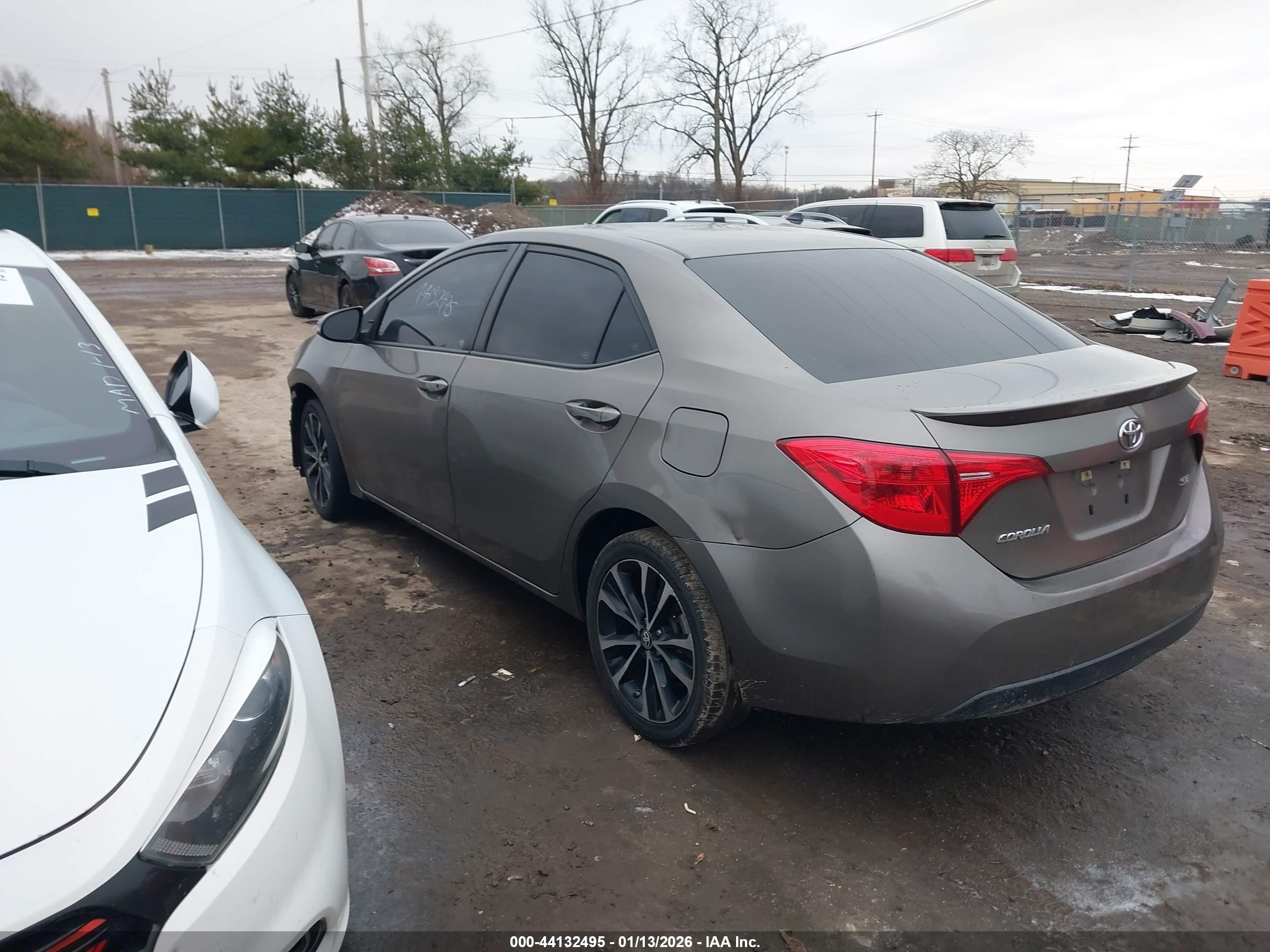 2017 Toyota Corolla Se Brown vin: 5YFBURHE9HP719007