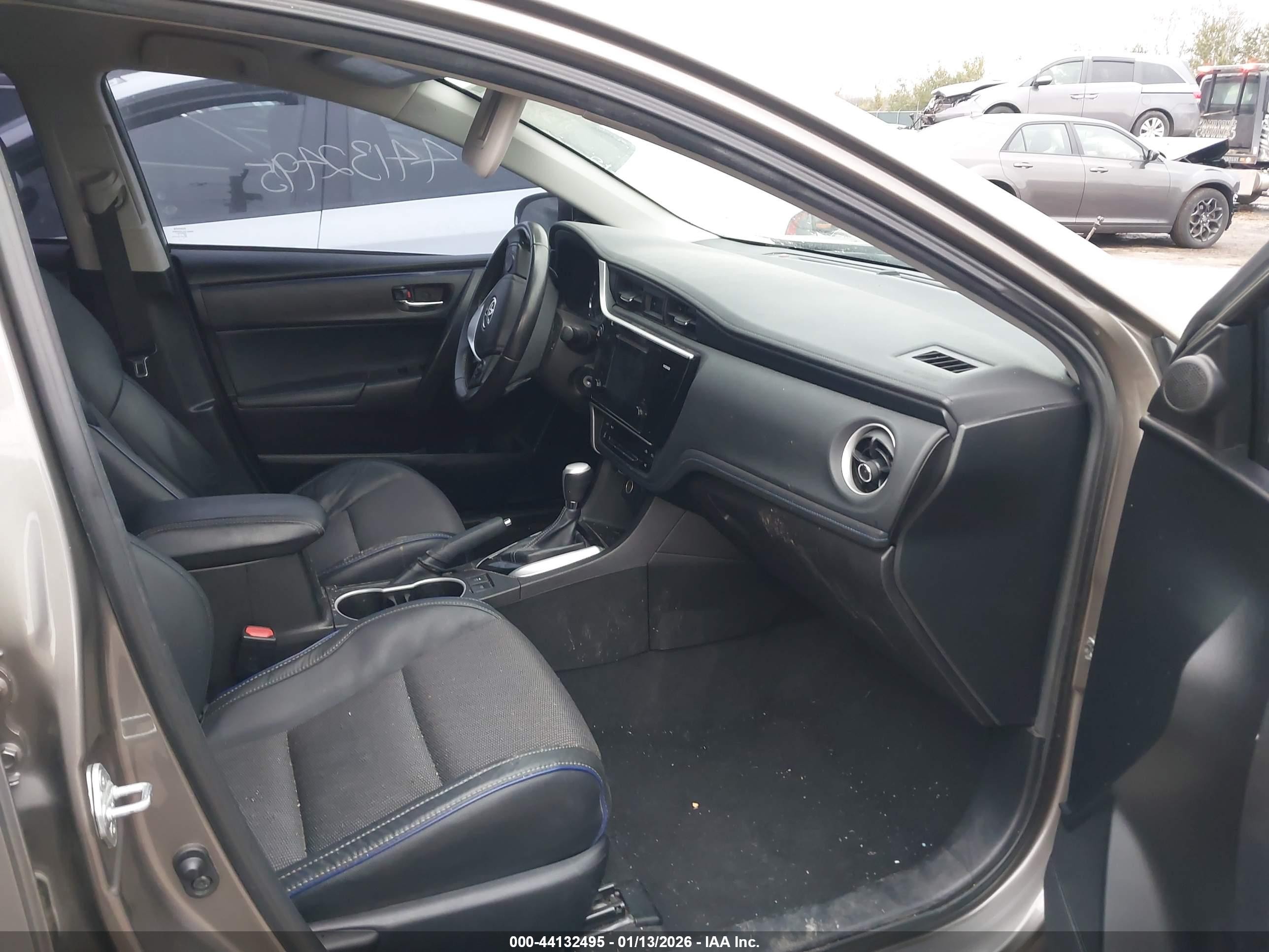 2017 Toyota Corolla Se Brown vin: 5YFBURHE9HP719007