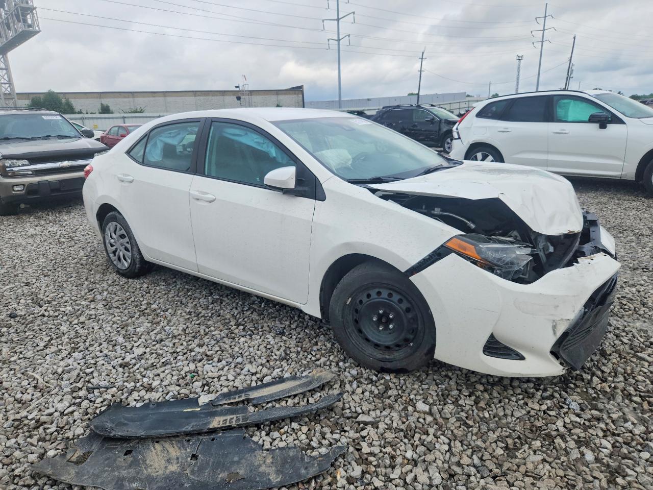 2019 Toyota Corolla Le White vin: 5YFBURHE9KP857413