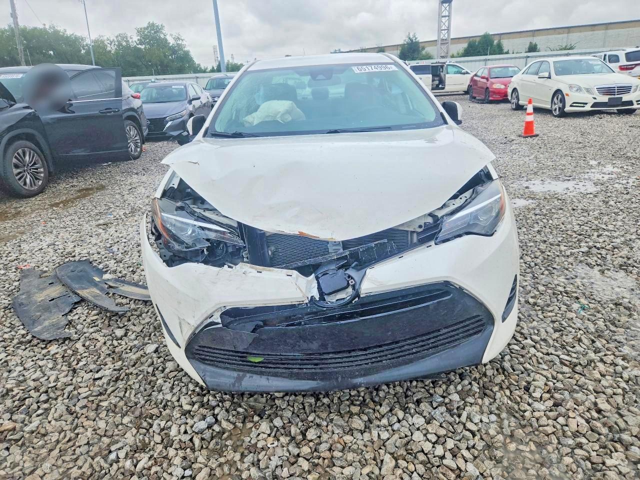 2019 Toyota Corolla Le White vin: 5YFBURHE9KP857413