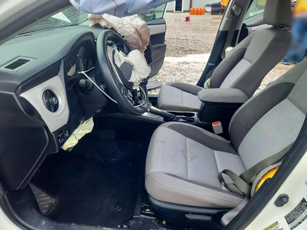 2019 Toyota Corolla Le White vin: 5YFBURHE9KP857413