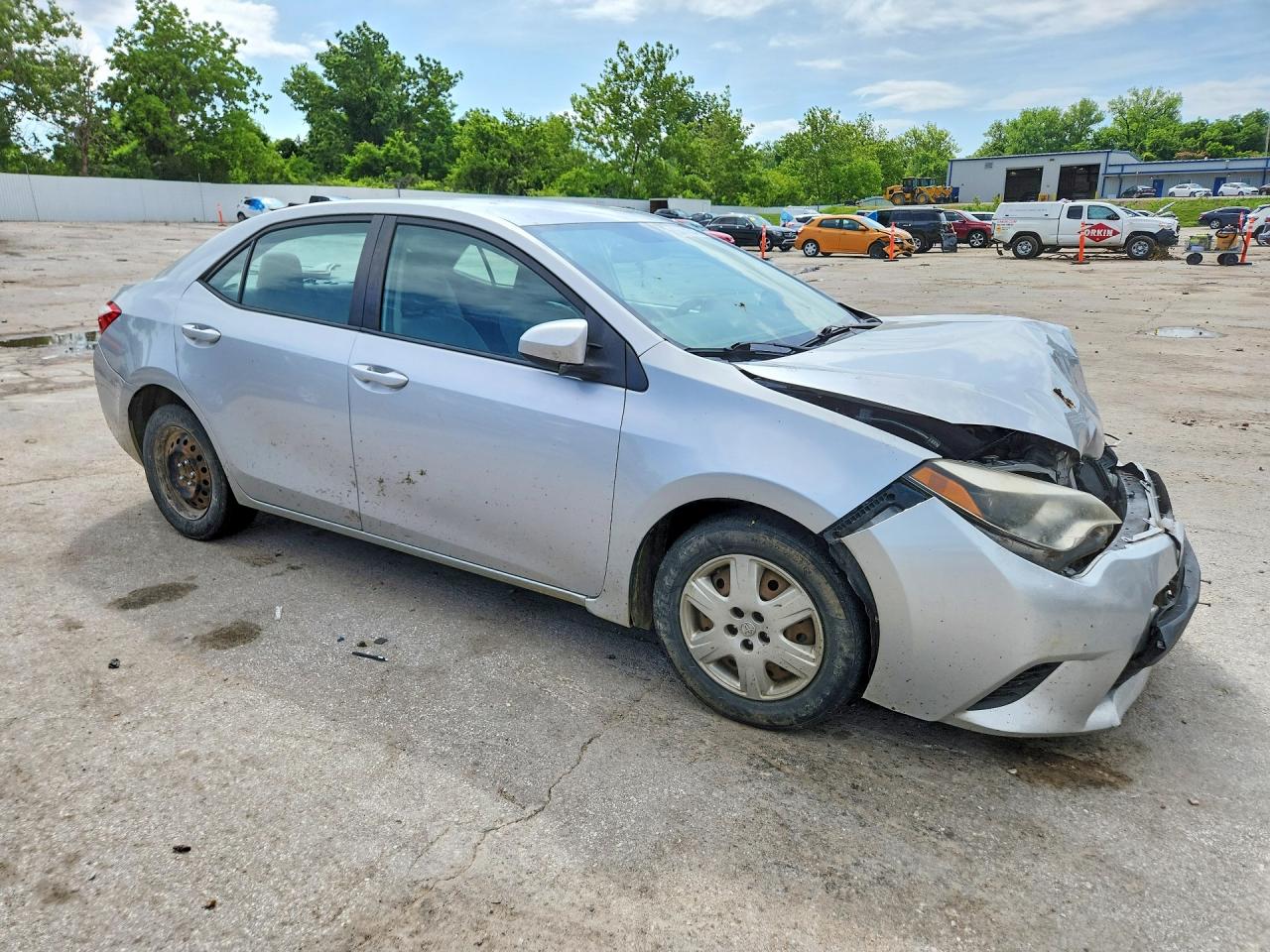 2014 Toyota Corolla Le Silver vin: 5YFBURHEXEP012509