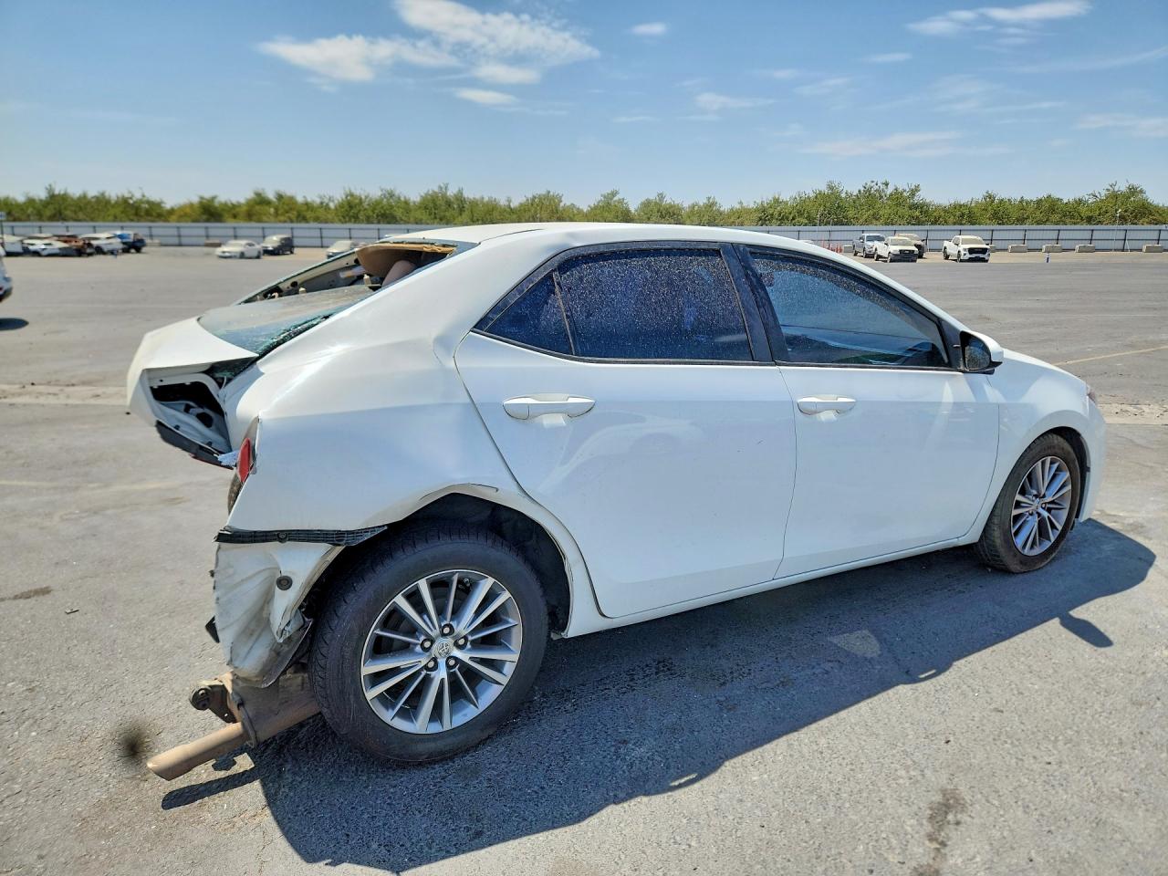 2014 Toyota Corolla Le Plus White vin: 5YFBURHEXEP013370