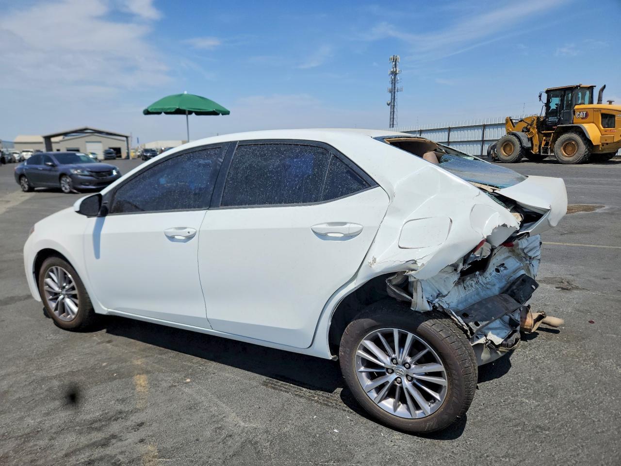 2014 Toyota Corolla Le Plus White vin: 5YFBURHEXEP013370