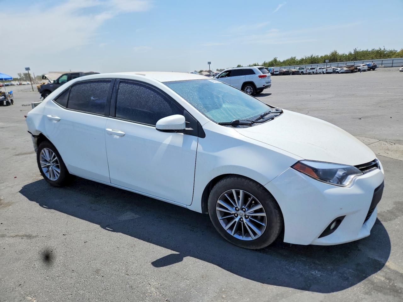 2014 Toyota Corolla Le Plus White vin: 5YFBURHEXEP013370