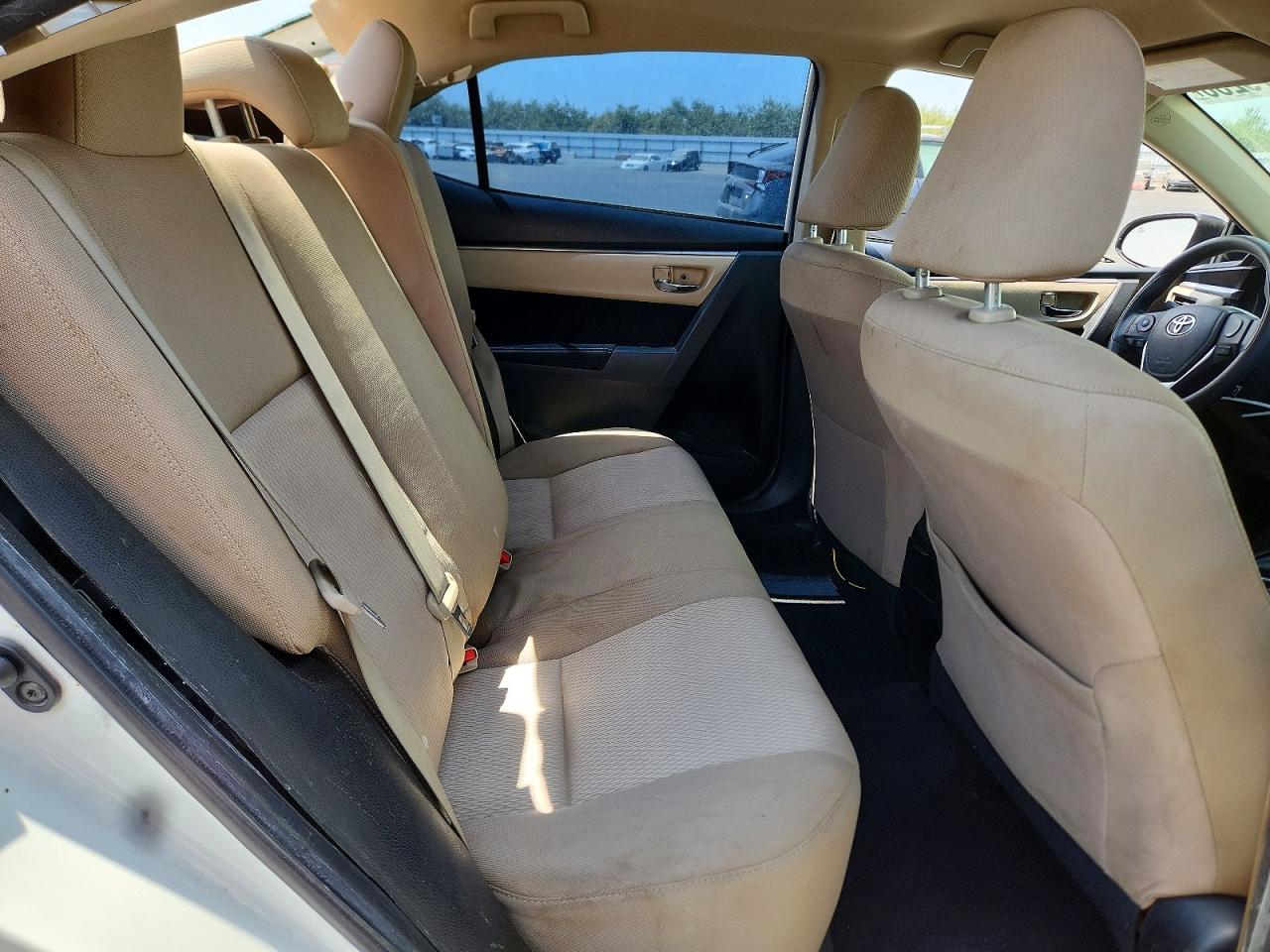 2014 Toyota Corolla Le Plus White vin: 5YFBURHEXEP013370