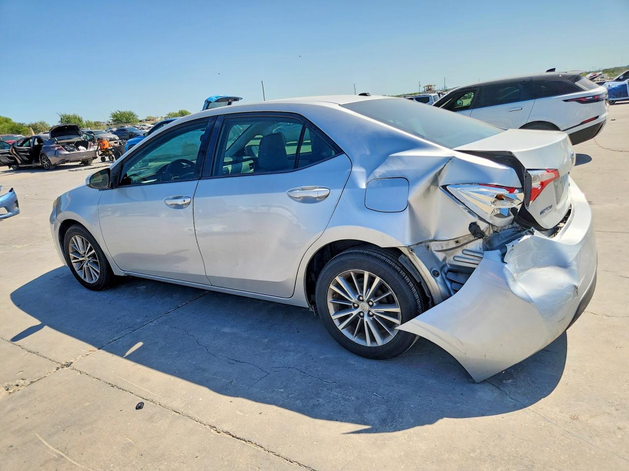 2014 Toyota Corolla Le Plus Silver vin: 5YFBURHEXEP030329