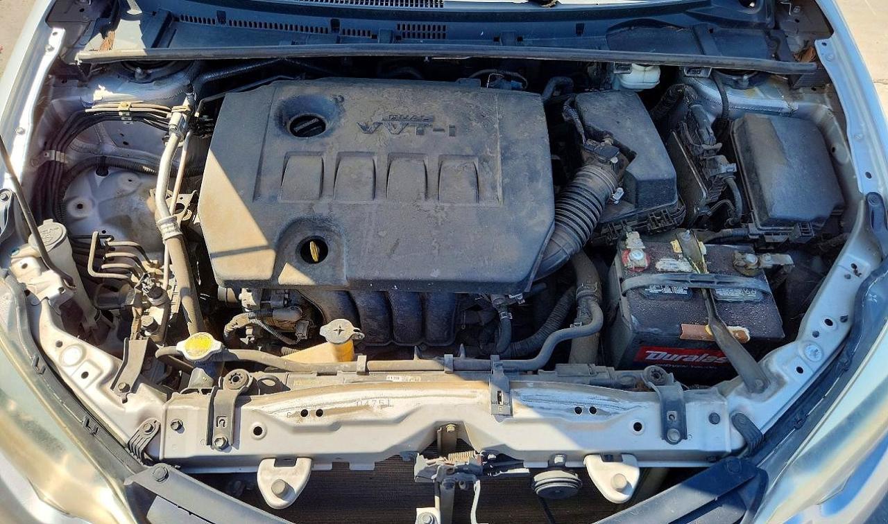 2014 Toyota Corolla Le Plus Silver vin: 5YFBURHEXEP030329